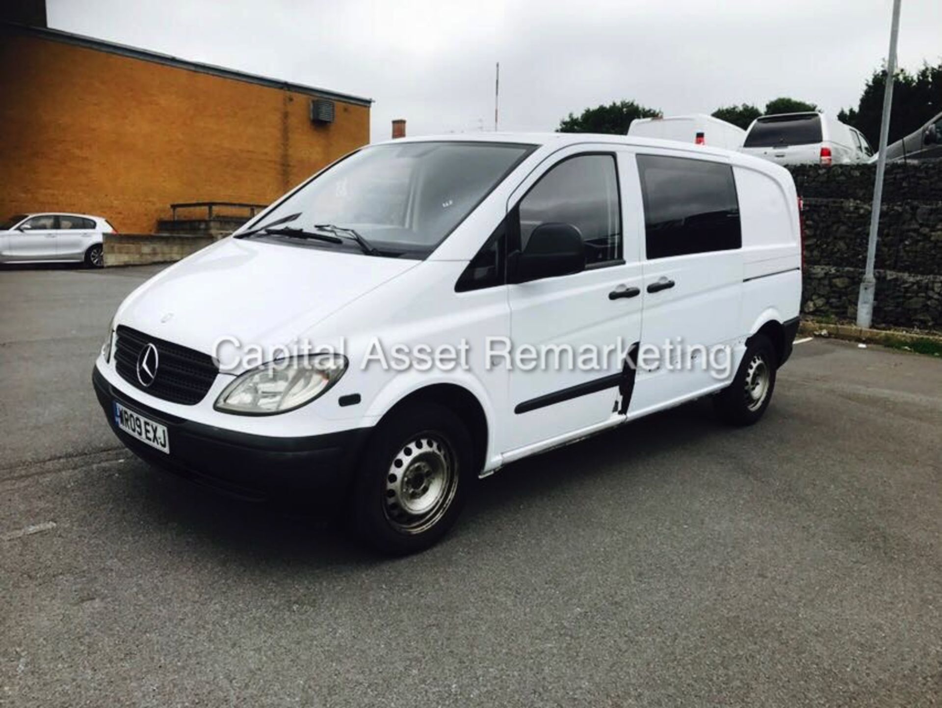 MERCEDES VITO 111CDI "DUELINER" 5 SEATER COMBI VAN - (09 REG) AIR CON - TWIN SLDS - ELEC PACK - - Image 2 of 12