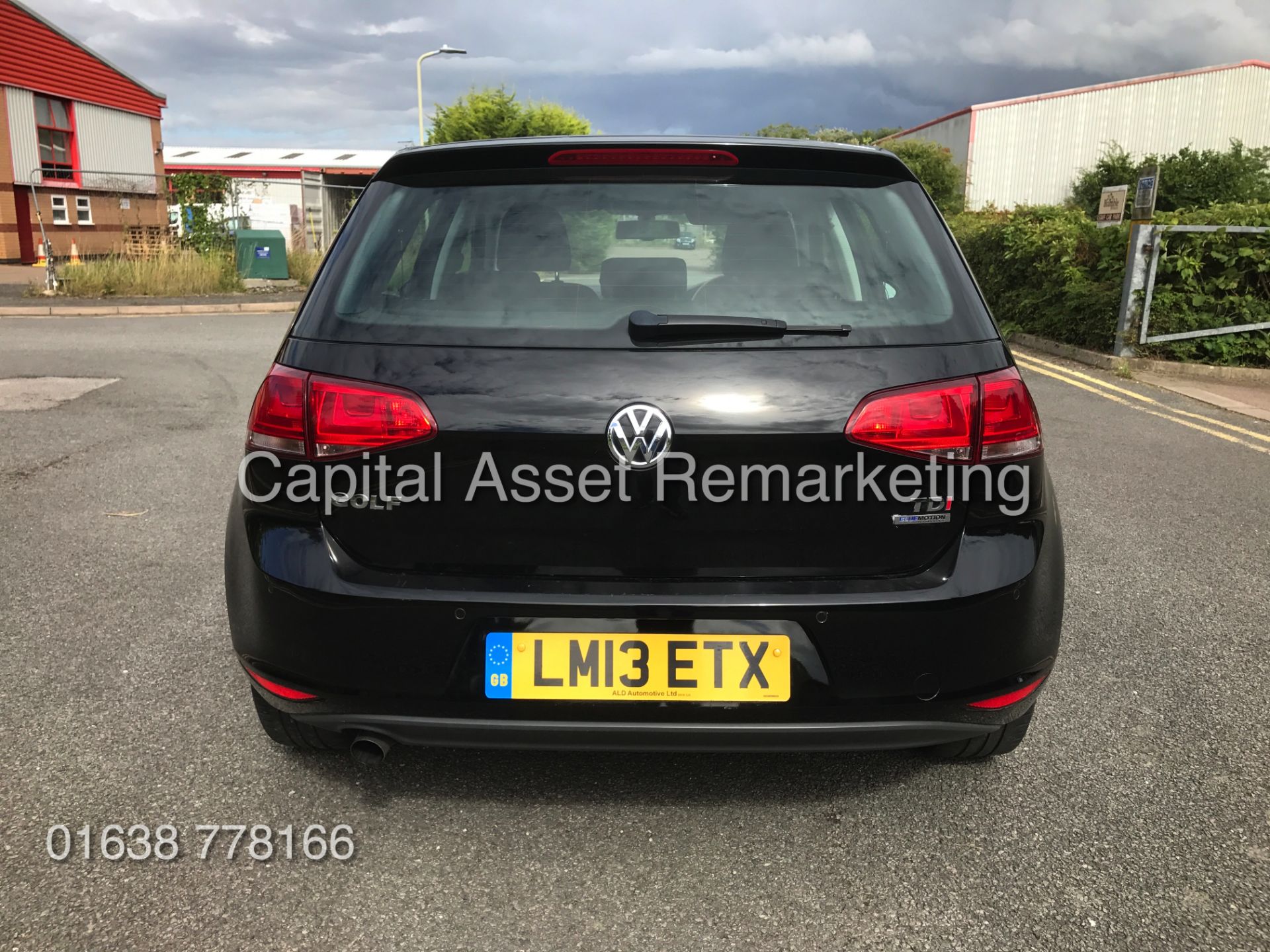 VOLKSWAGEN GOLF TDI "SE TECH" 5 DOOR HATCHBACK (13 REG) AIR CON - ELEC PACK - BLACK - 1 OWNER - Image 8 of 23