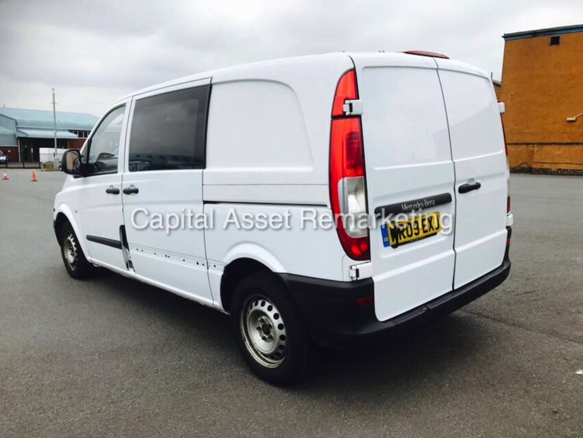 MERCEDES VITO 111CDI "DUELINER" 5 SEATER COMBI VAN - (09 REG) AIR CON - TWIN SLDS - ELEC PACK - - Image 5 of 12