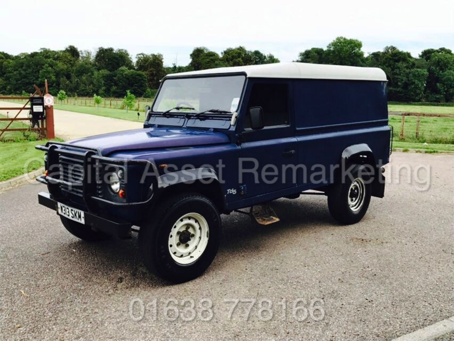 (On Sale) LAND ROVER DEFENDER 110 TD5 'COMMERCIAL' (2000) '2.5 DIESEL - 122 BHP - 5 SPEED' (NO VAT)