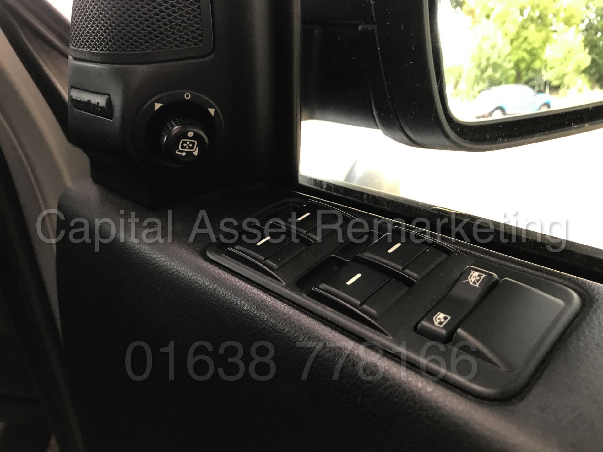 (On Sale) LAND ROVER DISCOVERY 3 (2005 - FACELIFT MODEL) 'TDV6 - AUTO - 7 SEATER - SAT NAV' (NO VAT) - Image 33 of 36