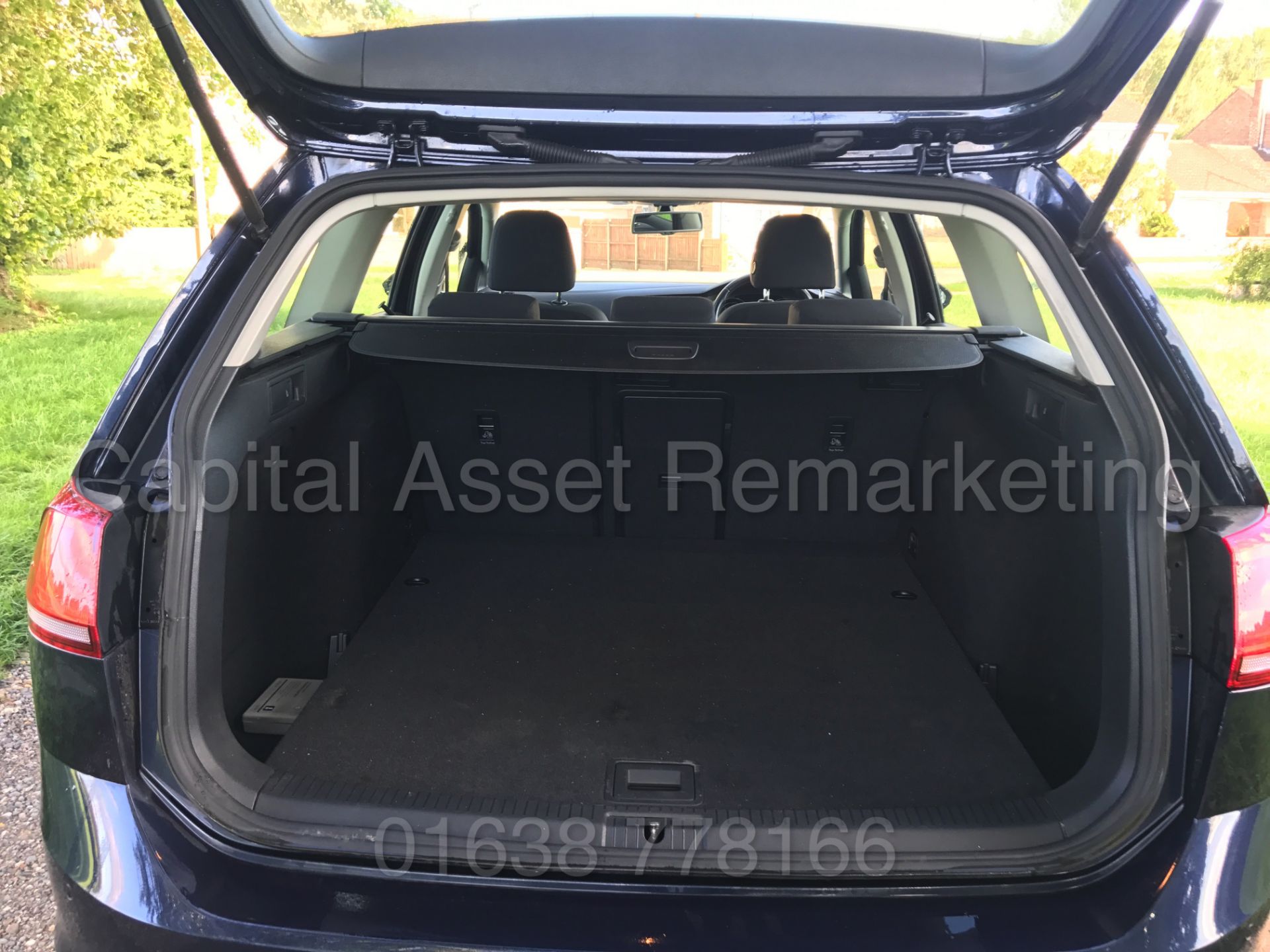 VOLKSWAGEN GOLF 'SE TECH' 5 DOOR ESTATE (2014) 'TDI - MEDIA - A/C - ELEC PACK' *1 OWNER* (65 MPG+) - Image 17 of 31