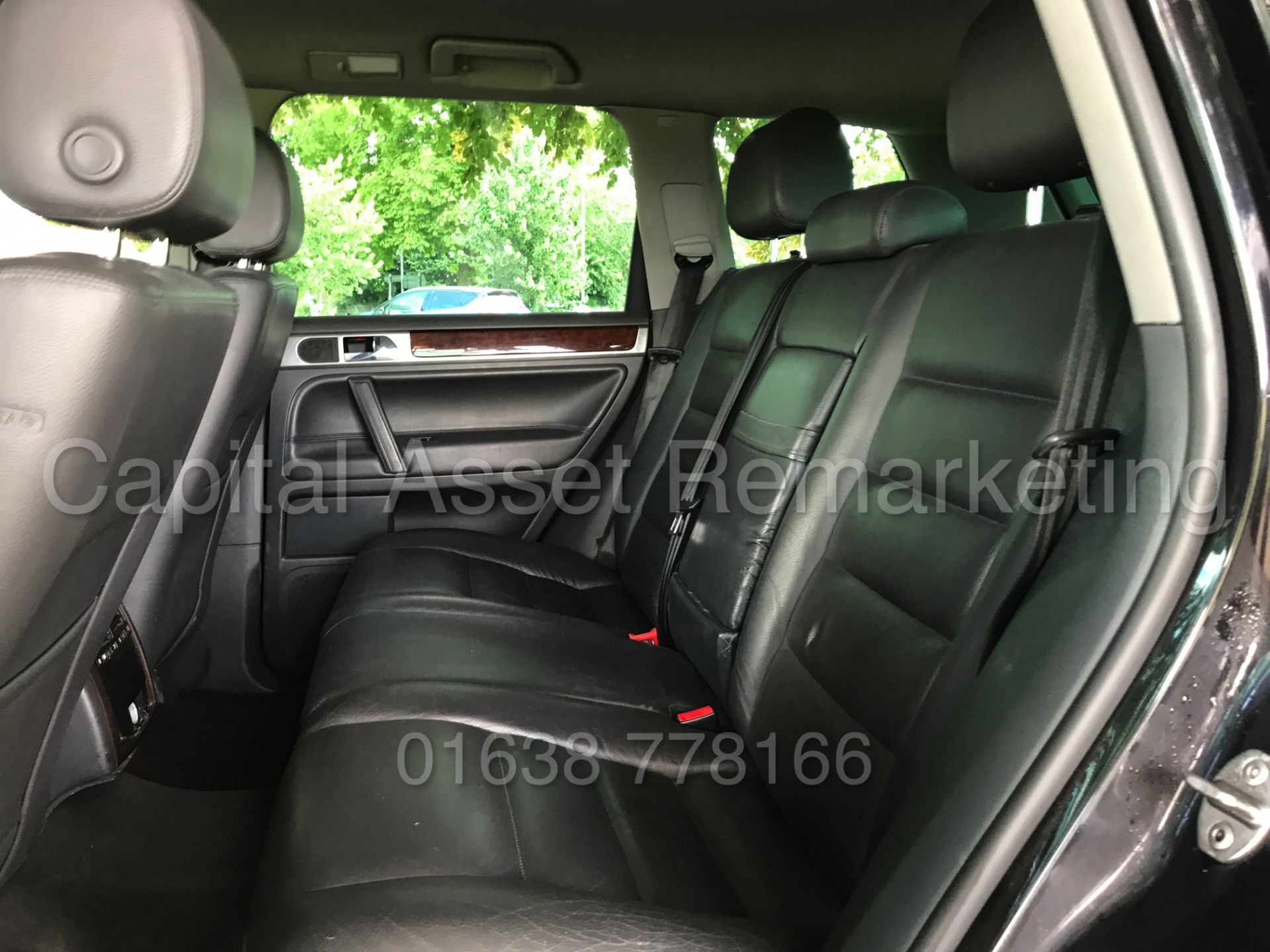 VOLKSWAGEN TOUAREG 'ALTITUDE' (2007 MODEL) '3.0 V6 TDI - AUTO - LEATHER - SAT NAV' * (NO VAT) - Image 15 of 28