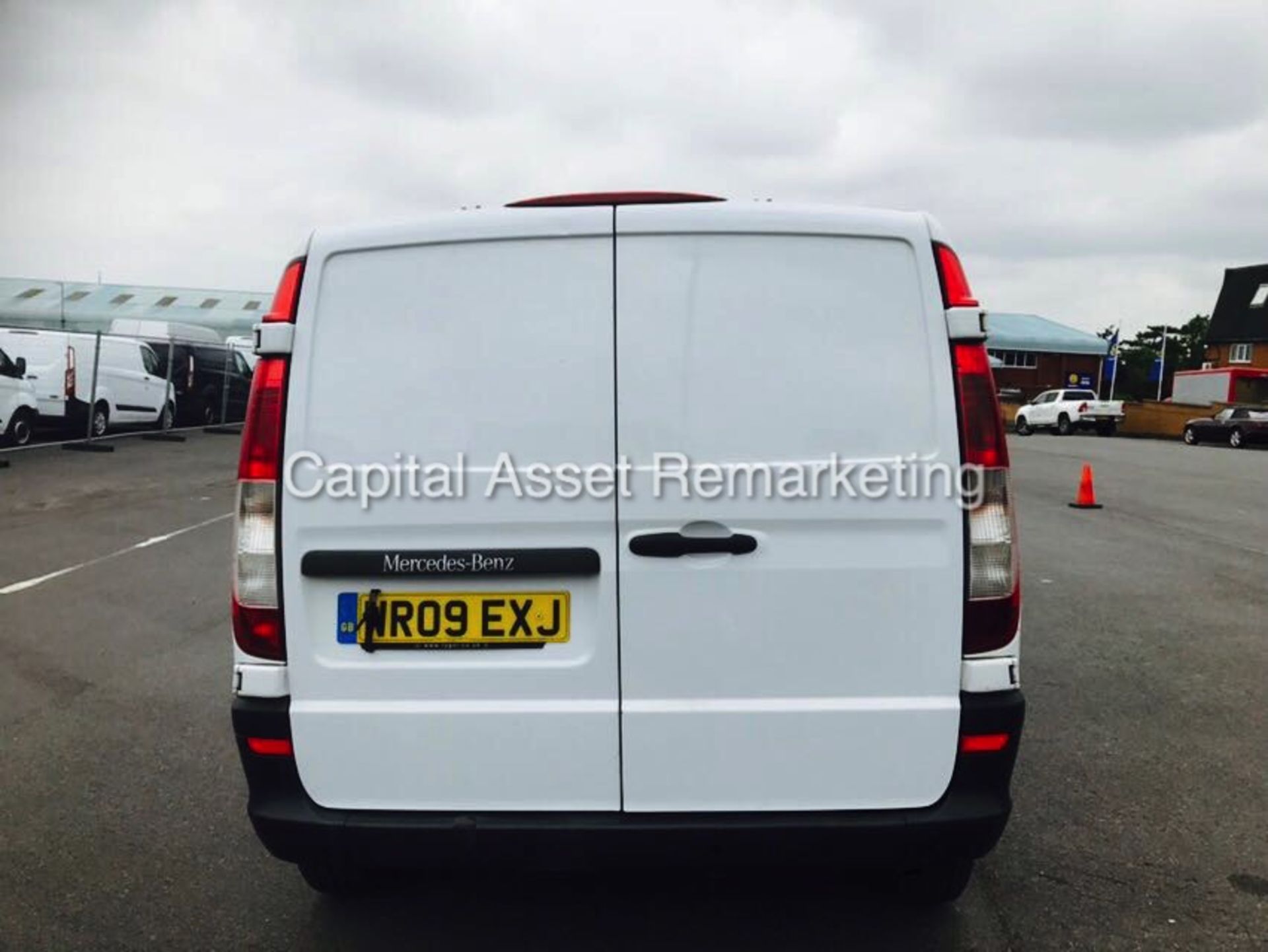 MERCEDES VITO 111CDI "DUELINER" 5 SEATER COMBI VAN - (09 REG) AIR CON - TWIN SLDS - ELEC PACK - - Image 8 of 12