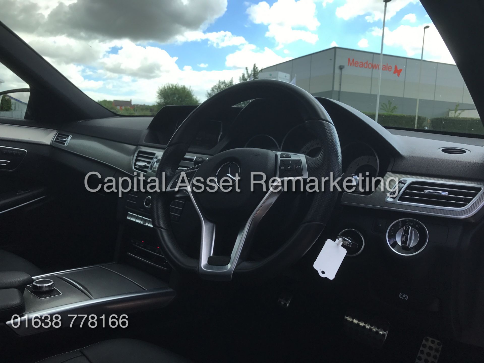 MERCEDES E220d "AMG NIGHT EDITION PREMIUM" 7G (16 REG) LEATHER - PAN ROOF - SAT NAV' **HUGE SPEC** - Image 15 of 26