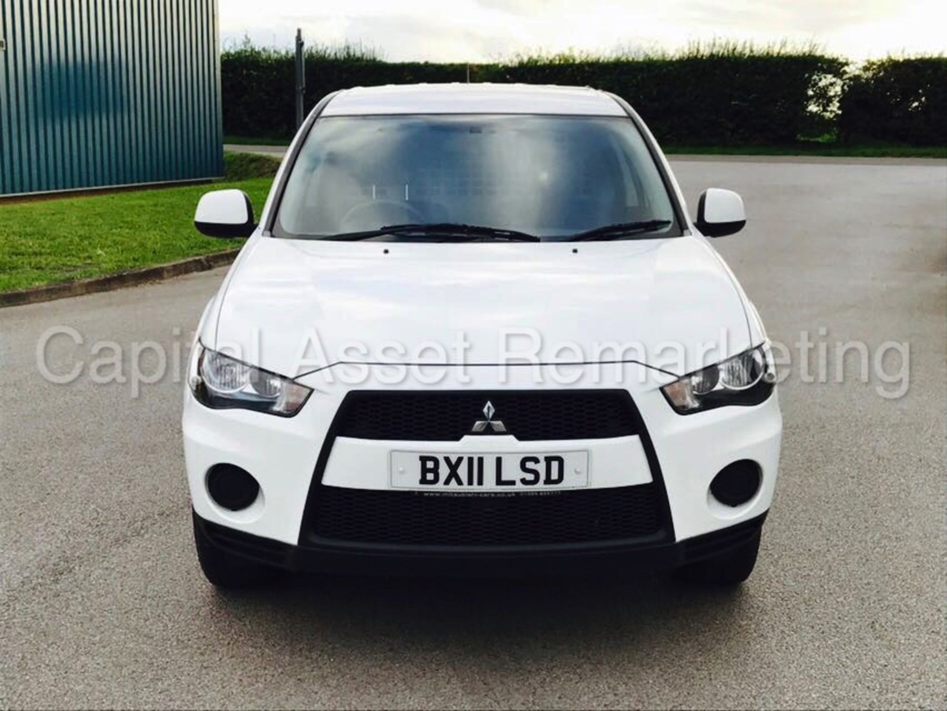 MITSUBISHI OUTLANDER 'GX - COMMERCIAL' (2011 - FACELIFT MODEL) '2.3 DI-D - 177 BHP' **AIR CON** - Image 2 of 25