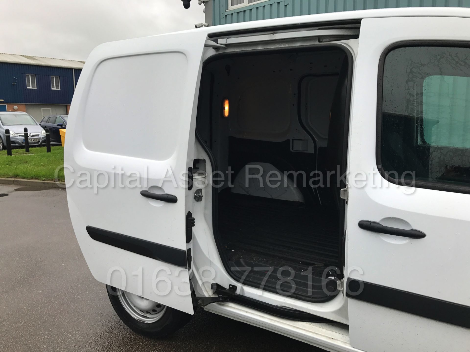 MERCEDES-BENZ CITAN 109 CDI LWB (2015 MODEL) '1.5 CDI - 90 BHP' (1 COMPANY OWNER FROM NEW) - Image 16 of 25