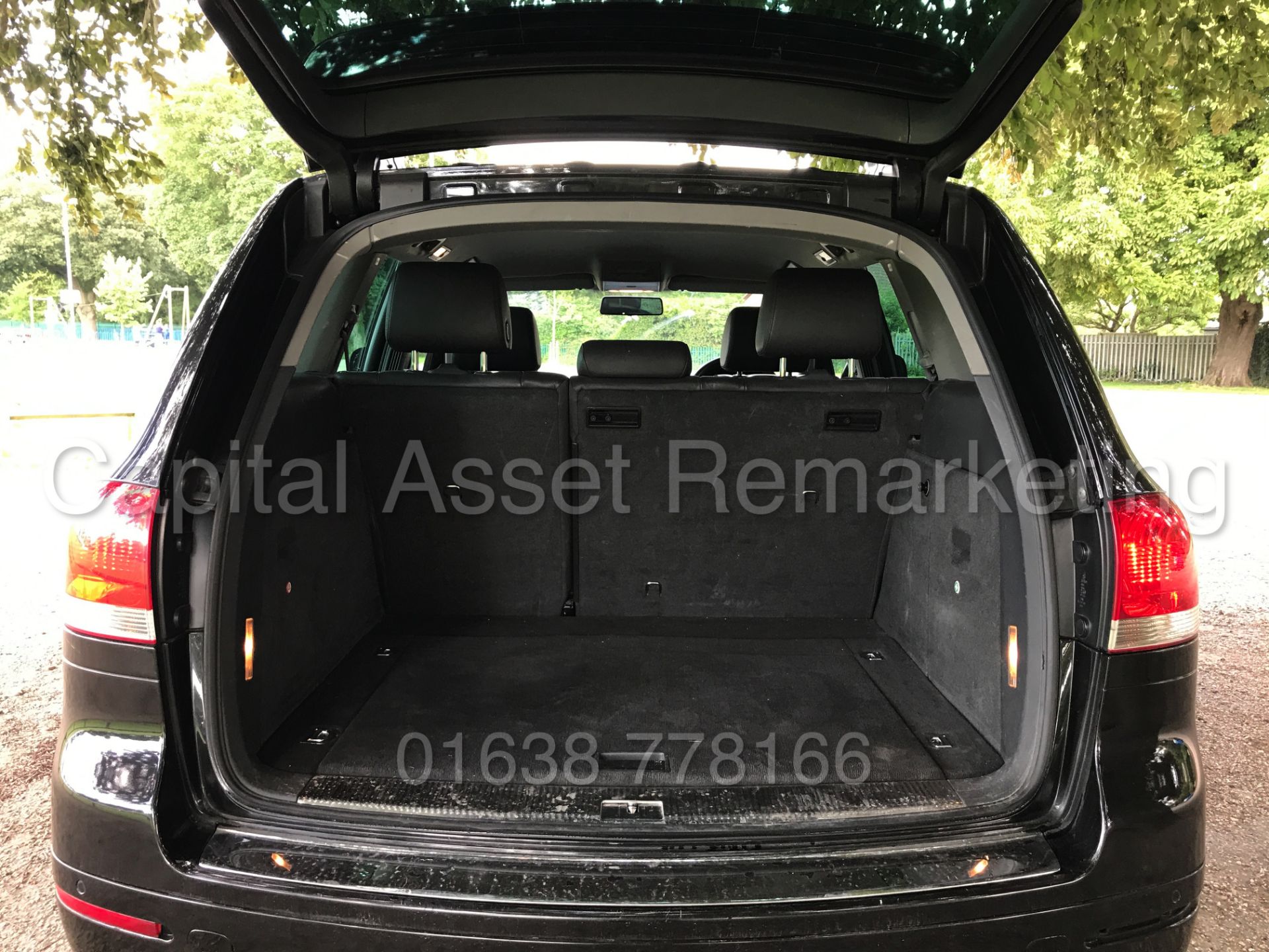 VOLKSWAGEN TOUAREG 'ALTITUDE' (2007 MODEL) '3.0 V6 TDI - AUTO - LEATHER - SAT NAV' * (NO VAT) - Image 16 of 28