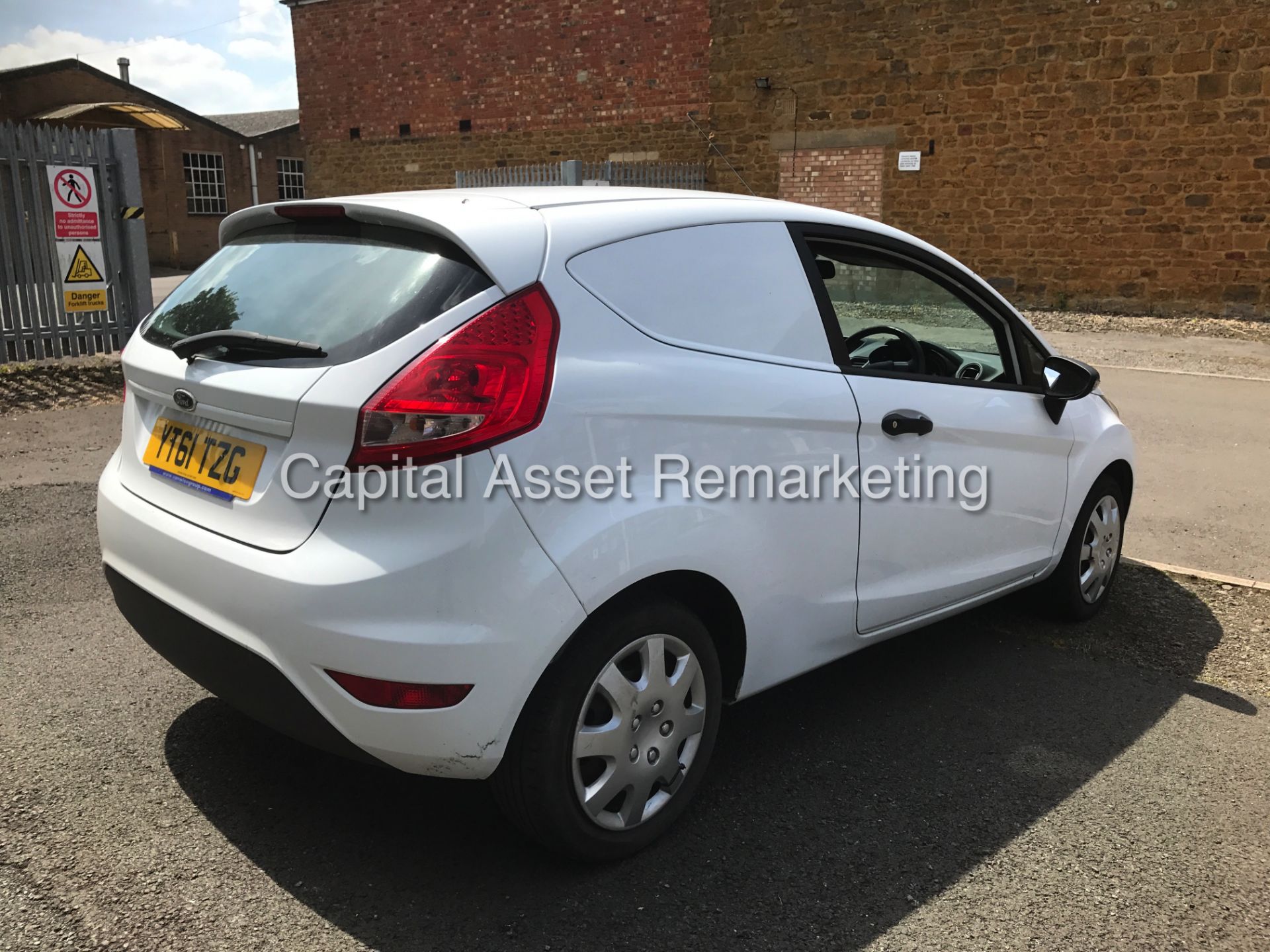 FORD FIESTA 1.4TDCI COMMERCIAL VAN (2012 MODEL) ELEC PACK - Image 9 of 17