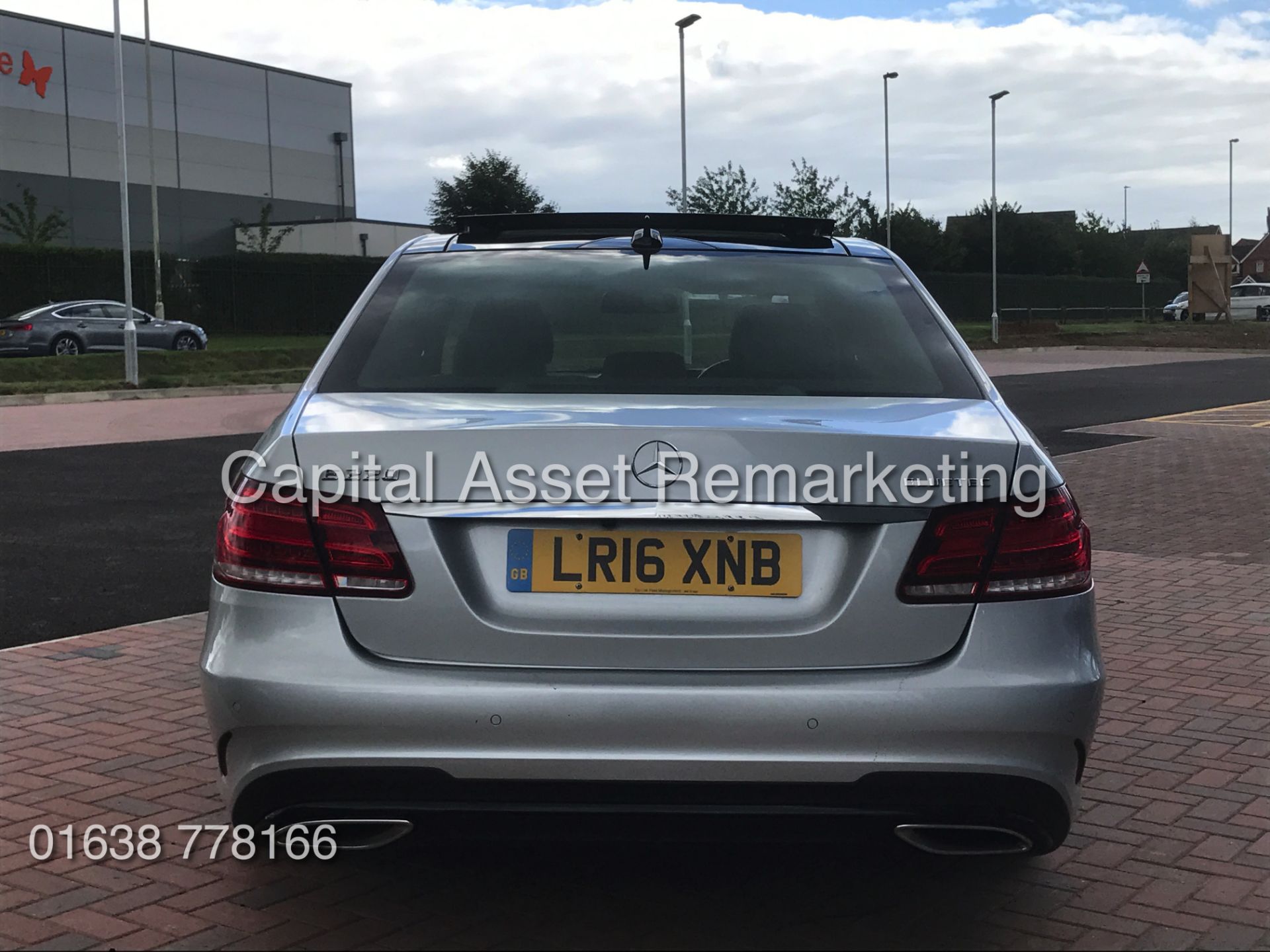 MERCEDES E220d "AMG NIGHT EDITION PREMIUM" 7G (16 REG) LEATHER - PAN ROOF - SAT NAV' **HUGE SPEC** - Image 9 of 26