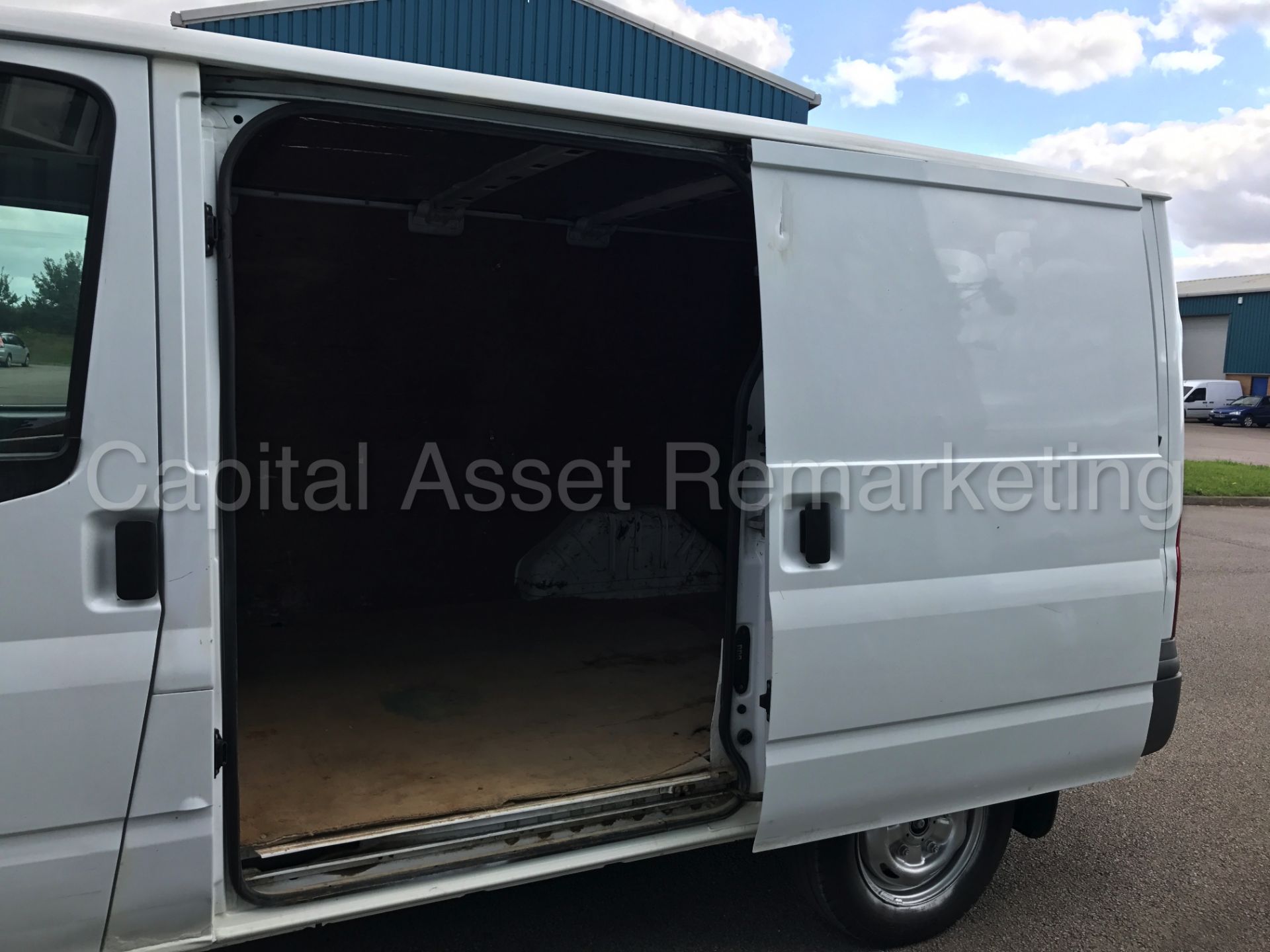 (On Sale) FORD TRANSIT 85 T260S FWD (2010 - 10 REG) '2.2 TDCI - SWB - 85 PS - 5 SPEED' (NO VAT) - Image 14 of 22