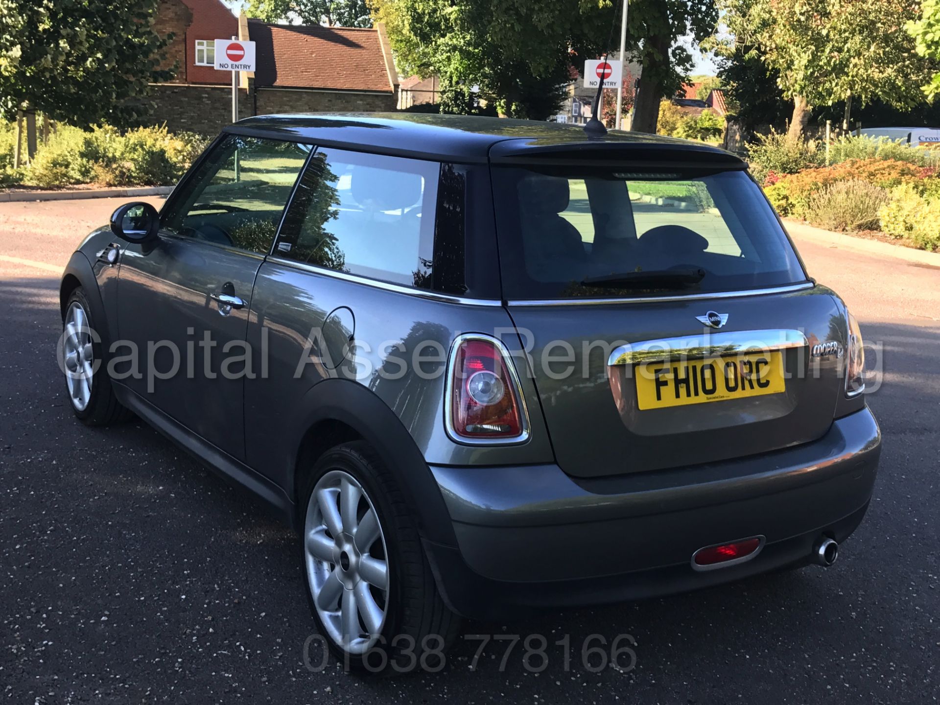 MINI COOPER D 'GRAPHITE EDITION' (2010) '1.6 DIESEL - 6 SPEED - LEATHER - STOP / START' (NO VAT) - Image 7 of 28