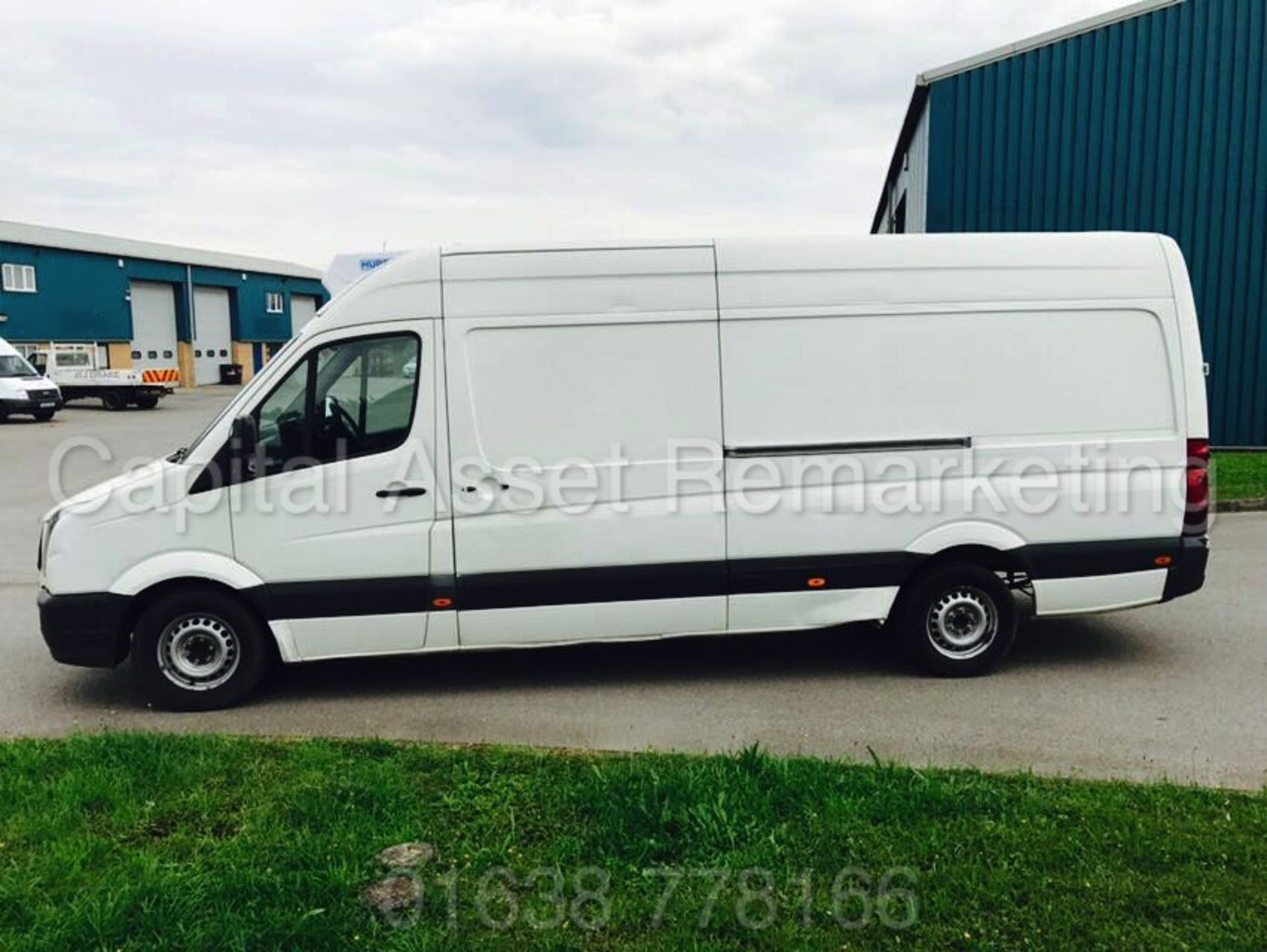 VOLKSWAGEN CRAFTER CR35 'LWB HI-ROOF' (2009) **FRIDGE / FREEZER VAN** '2.5 TDI - 109 BHP- 6 SPEED' - Image 4 of 16