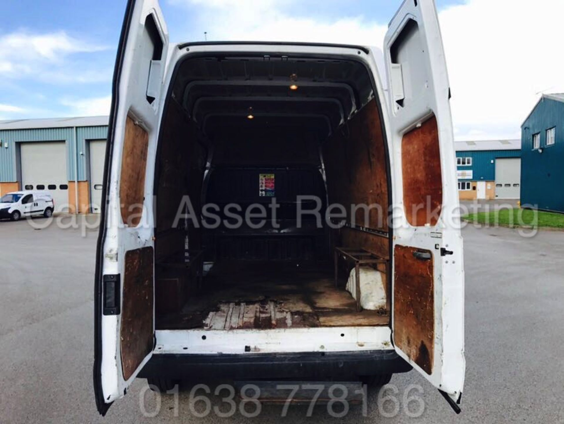 FORD TRANSIT 100 T350L RWD 'LWB HI-ROOF' (2014 MODEL) '2.2 TDCI - 100 PS - 6 SPEED' - Image 13 of 19