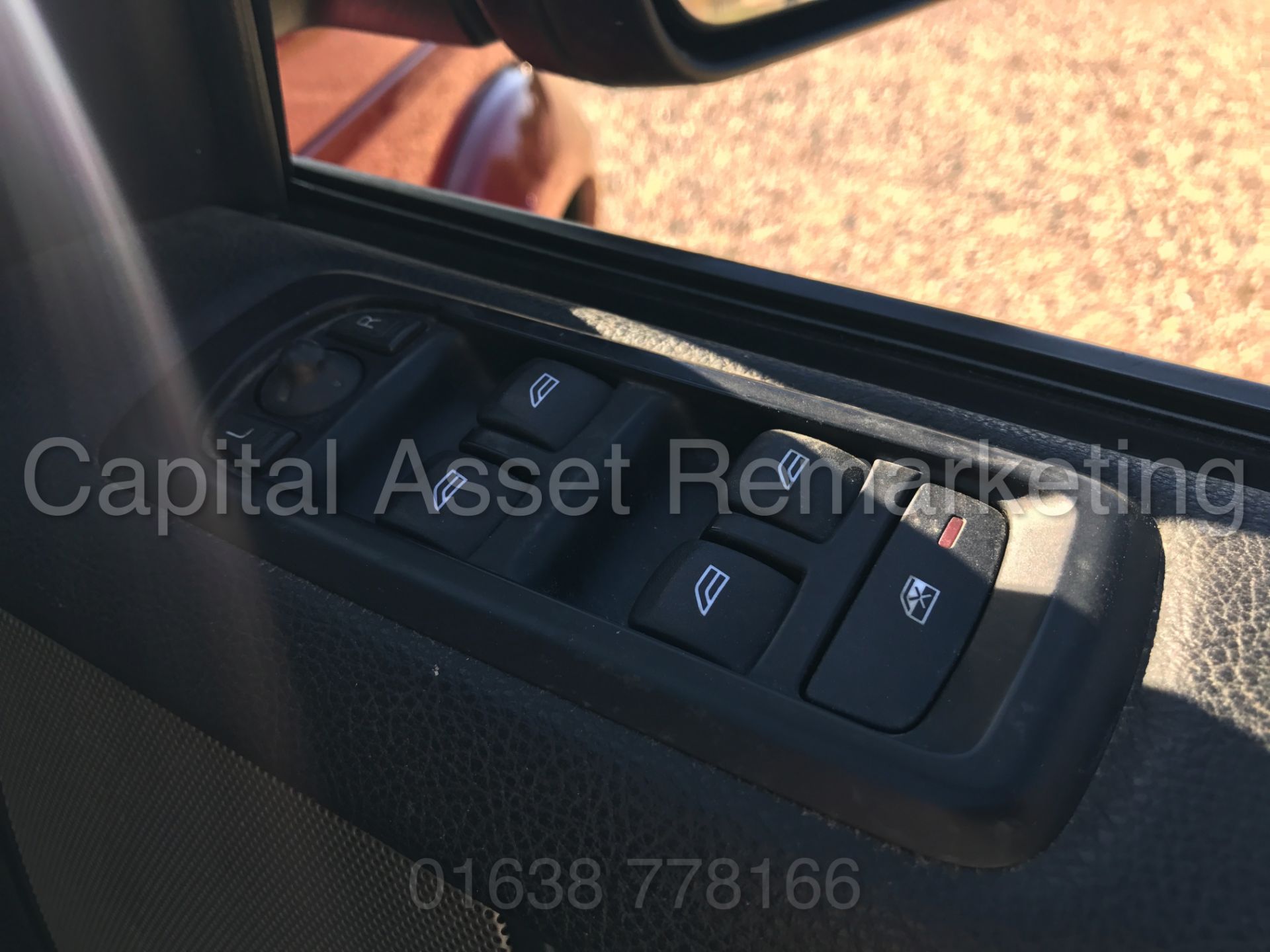 (On Sale) LAND ROVER DISCOVERY 4 (2011 MODEL) '3.0 SDV6 - 245 BHP - AUTO TIP TRONIC - 7 SEATER' - Image 29 of 31