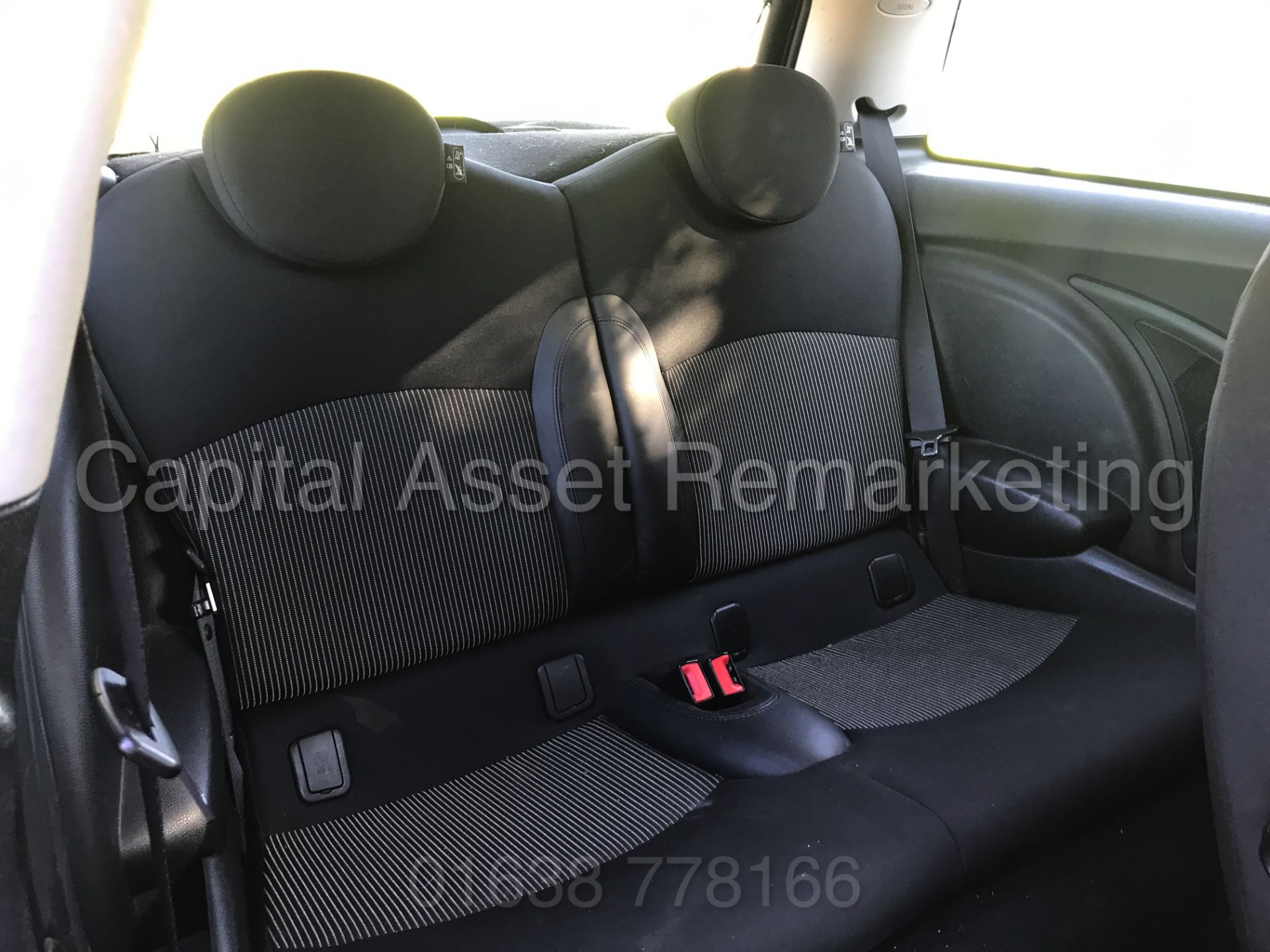 MINI COOPER D 'GRAPHITE EDITION' (2010) '1.6 DIESEL - 6 SPEED - LEATHER - STOP / START' (NO VAT) - Image 19 of 28