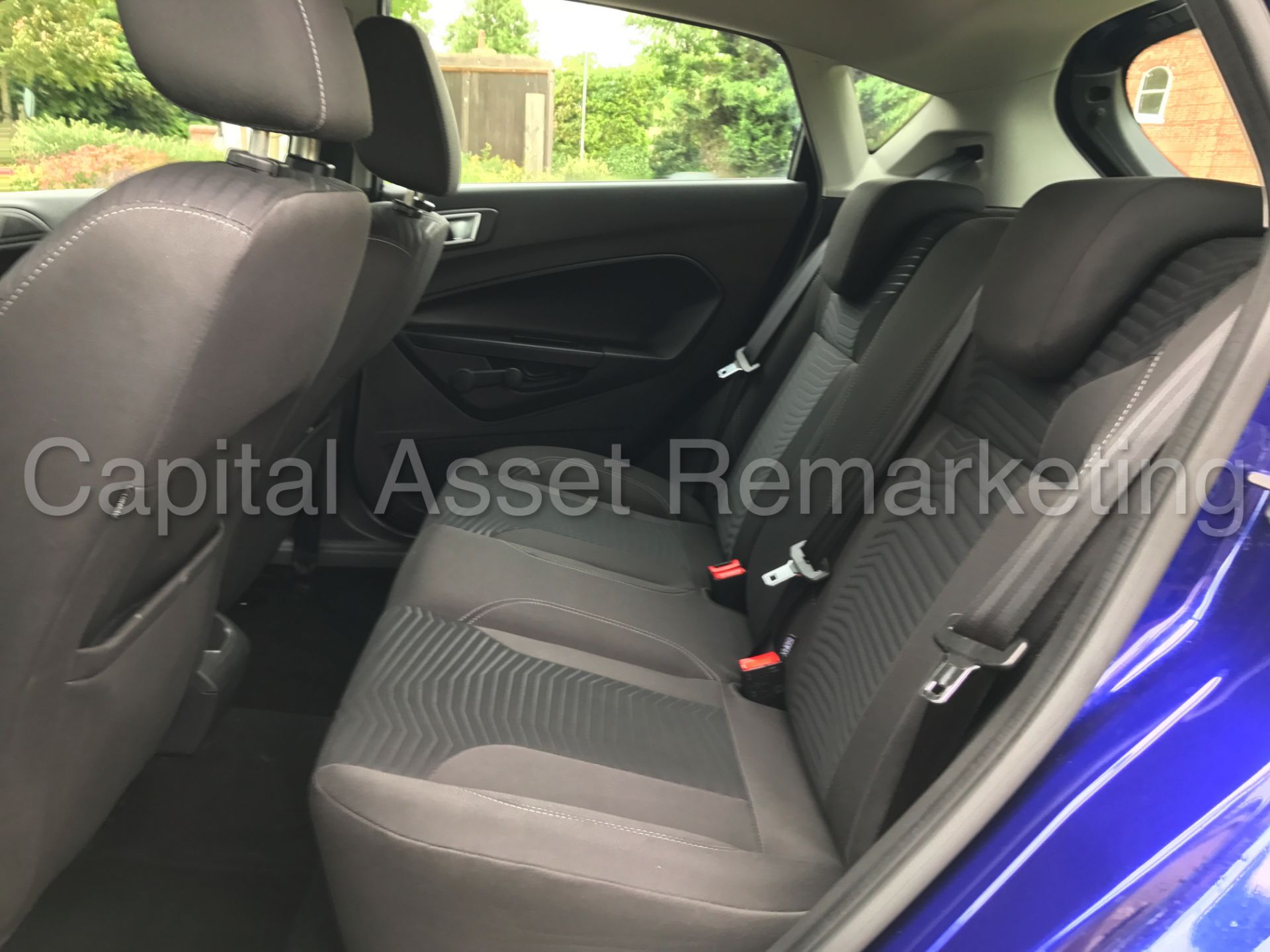 FORD FIESTA 'ZETEC' 5 DOOR HATCHBACK (2015) '1.5 TDCI - 60 MPG - AIR CON' (1 OWNER - FSH) - Bild 17 aus 32