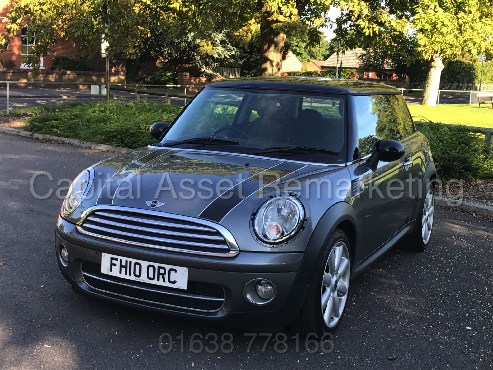 MINI COOPER D 'GRAPHITE EDITION' (2010) '1.6 DIESEL - 6 SPEED - LEATHER - STOP / START' (NO VAT) - Image 4 of 28