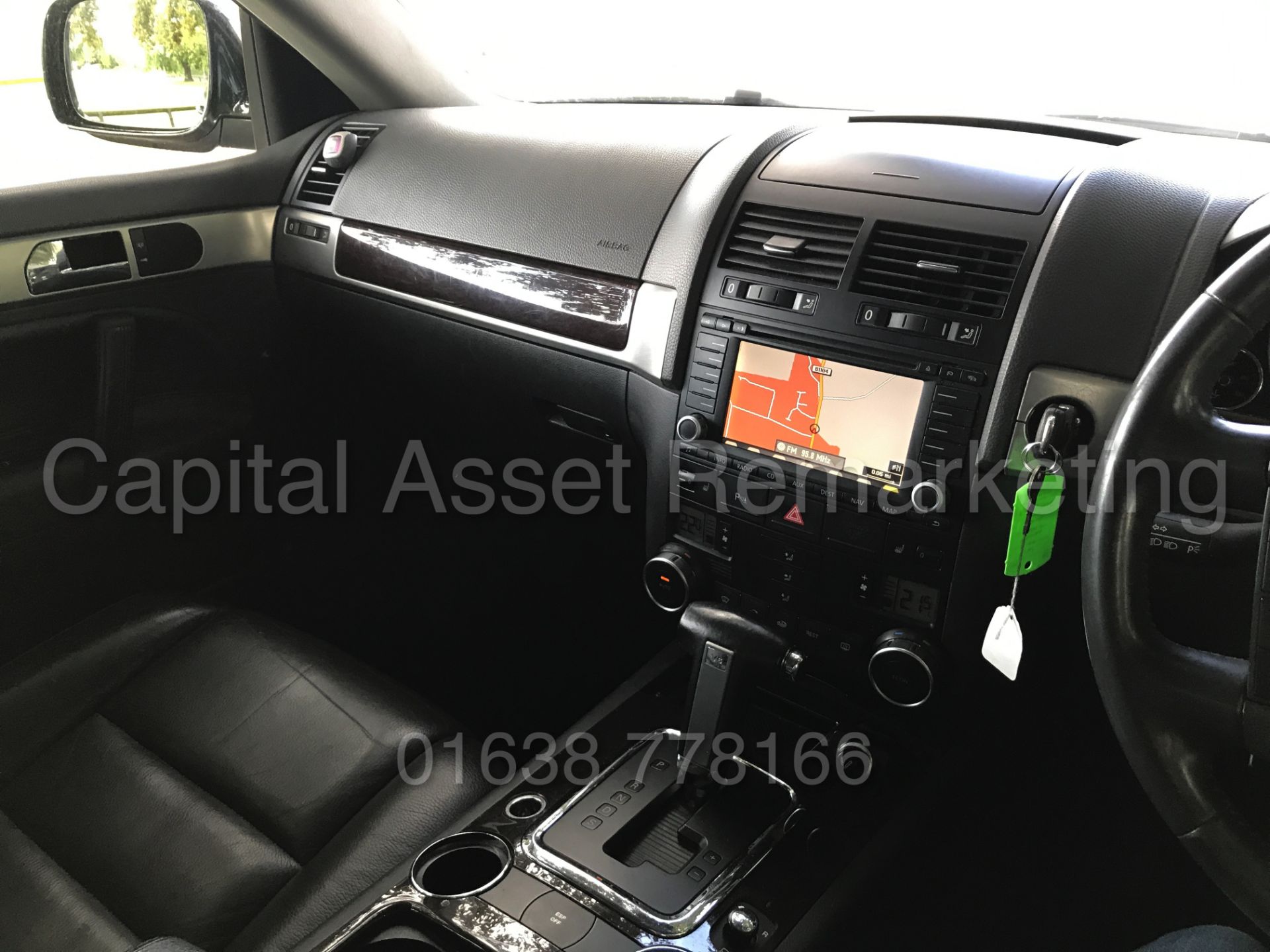 VOLKSWAGEN TOUAREG 'ALTITUDE' (2007 MODEL) '3.0 V6 TDI - AUTO - LEATHER - SAT NAV' * (NO VAT) - Image 21 of 28