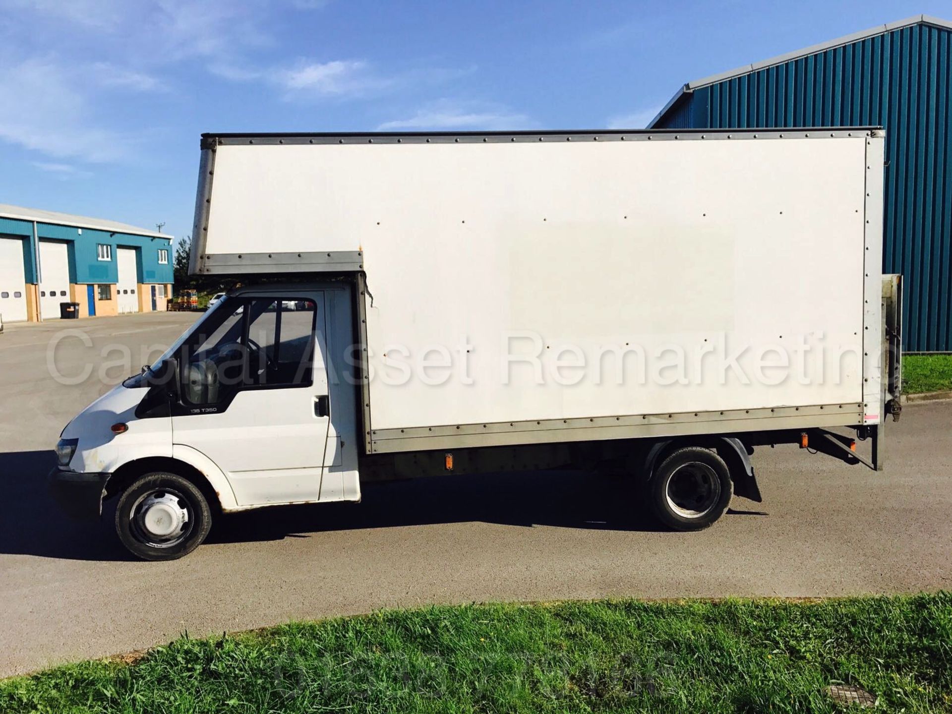 FORD TRANSIT 135 T350 'LWB - LUTON / BOX VAN' (2005 - 05 REG) '2.4 TDCI - 135 PS - 6 SPEED' 3500 KG - Image 4 of 19