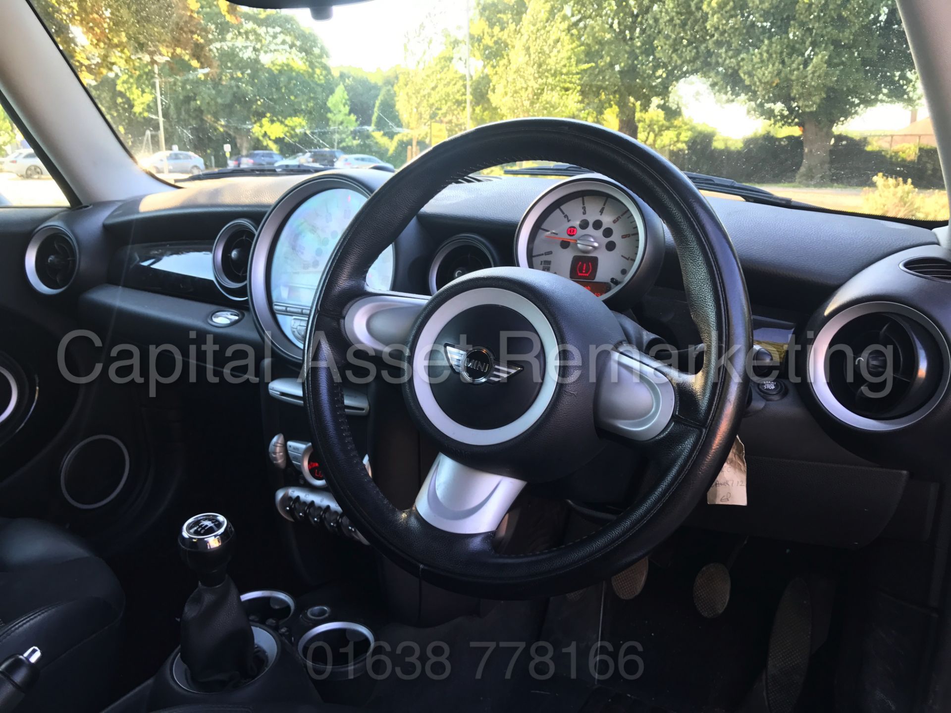 MINI COOPER D 'GRAPHITE EDITION' (2010) '1.6 DIESEL - 6 SPEED - LEATHER - STOP / START' (NO VAT) - Image 21 of 28