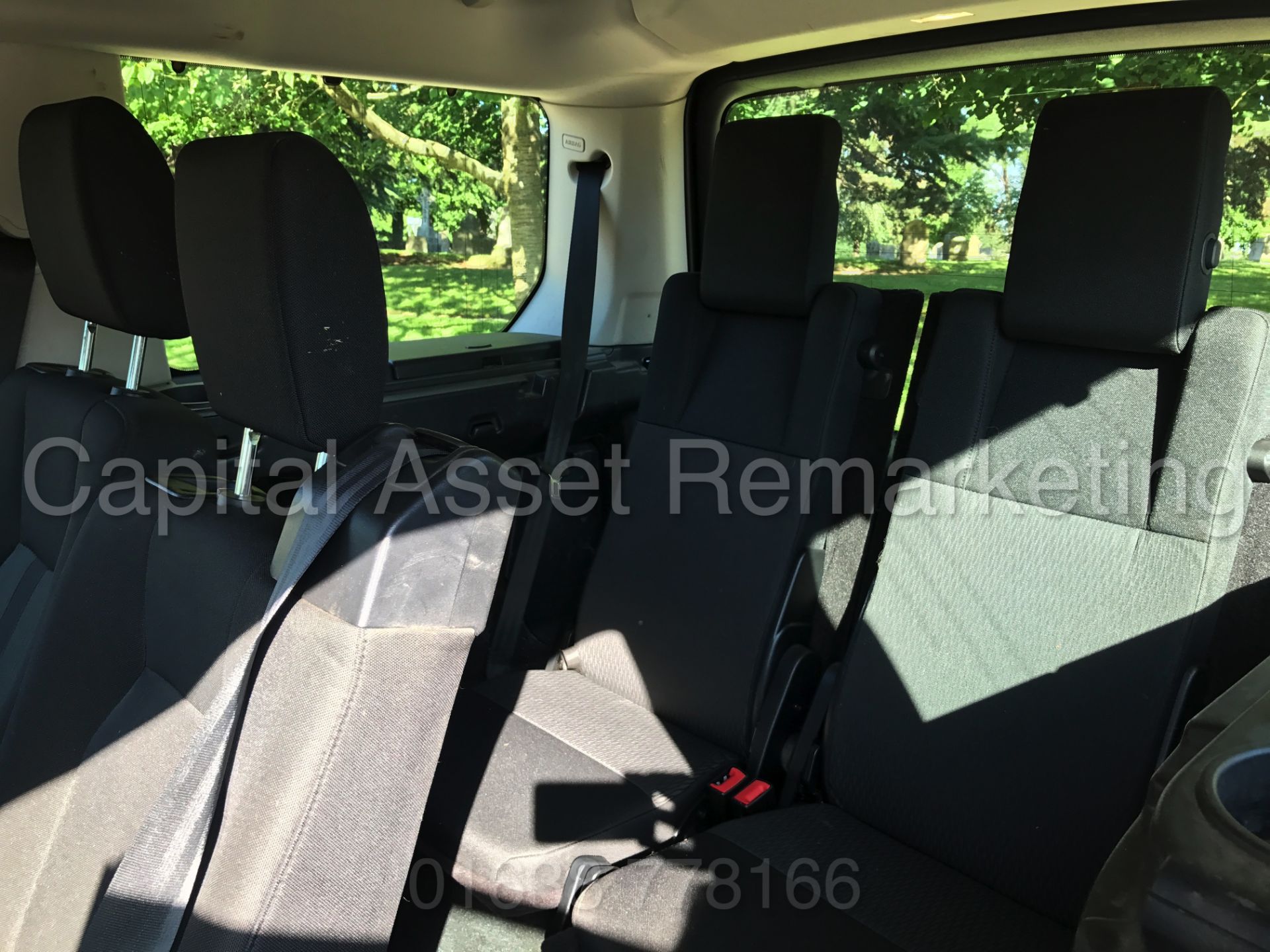 (On Sale) LAND ROVER DISCOVERY 4 (2011 MODEL) '3.0 SDV6 - 245 BHP - AUTO TIP TRONIC - 7 SEATER' - Image 16 of 31