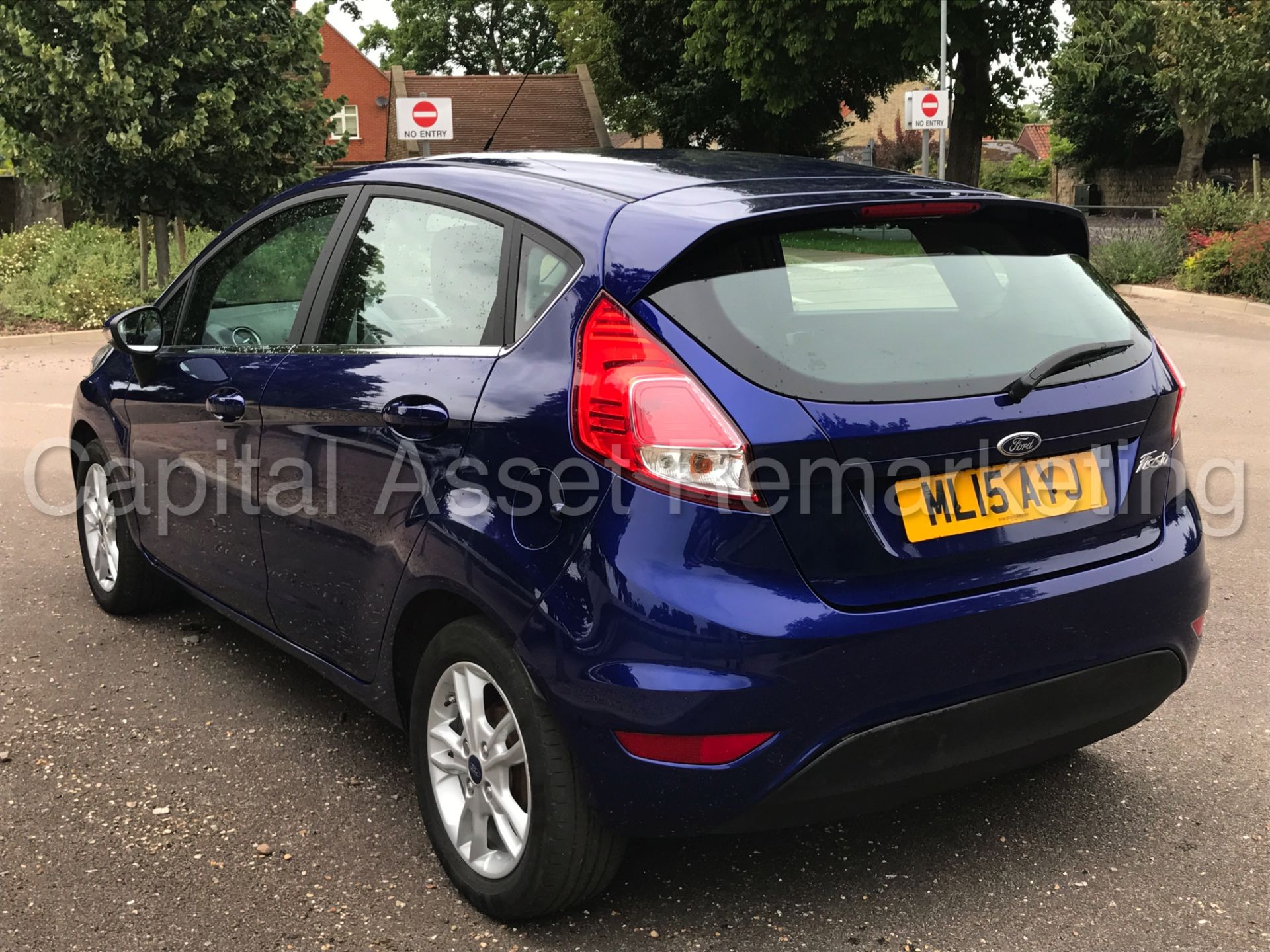 FORD FIESTA 'ZETEC' 5 DOOR HATCHBACK (2015) '1.5 TDCI - 60 MPG - AIR CON' (1 OWNER - FSH) - Image 7 of 32