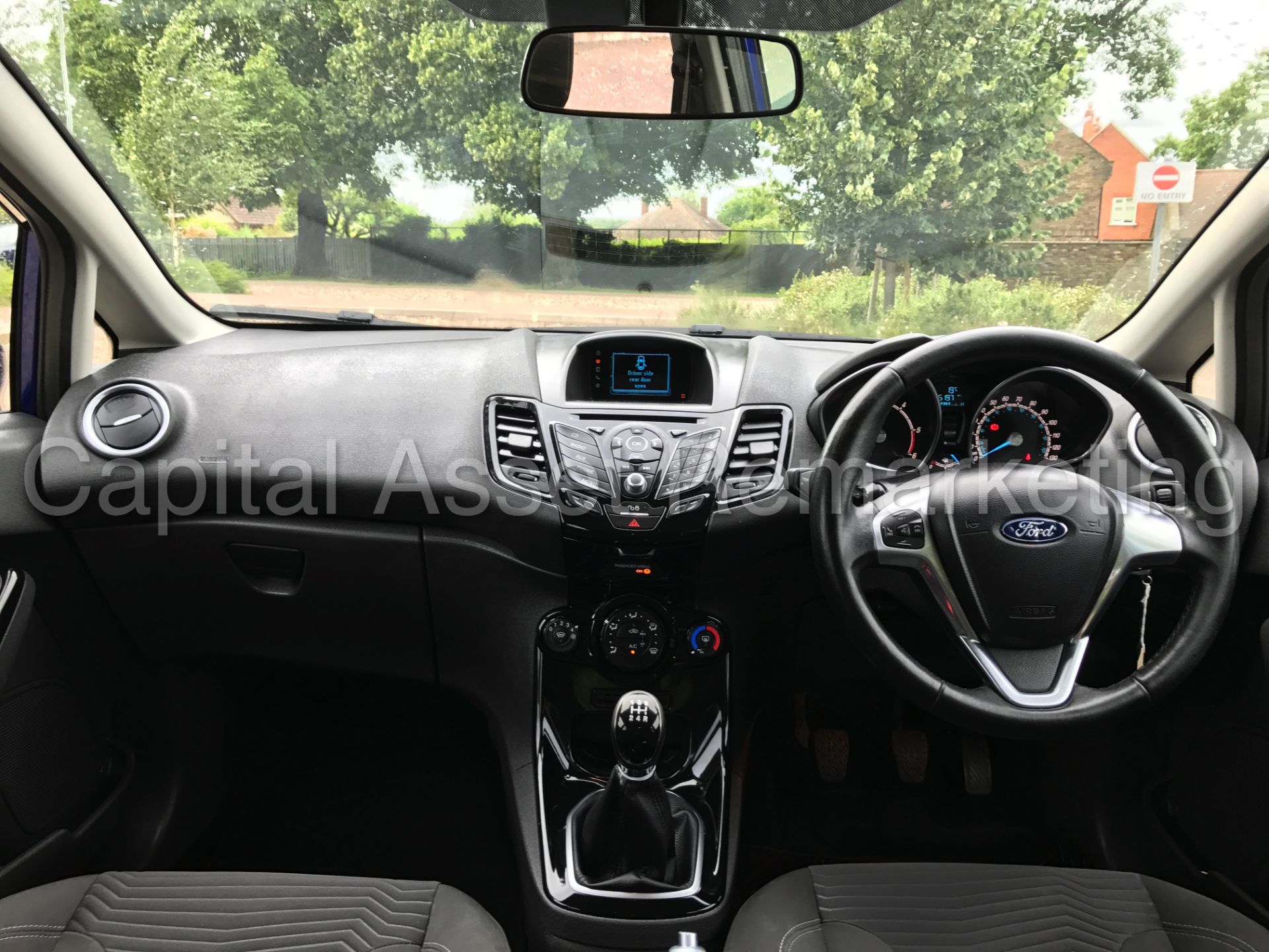 FORD FIESTA 'ZETEC' 5 DOOR HATCHBACK (2015) '1.5 TDCI - 60 MPG - AIR CON' (1 OWNER - FSH) - Bild 23 aus 32