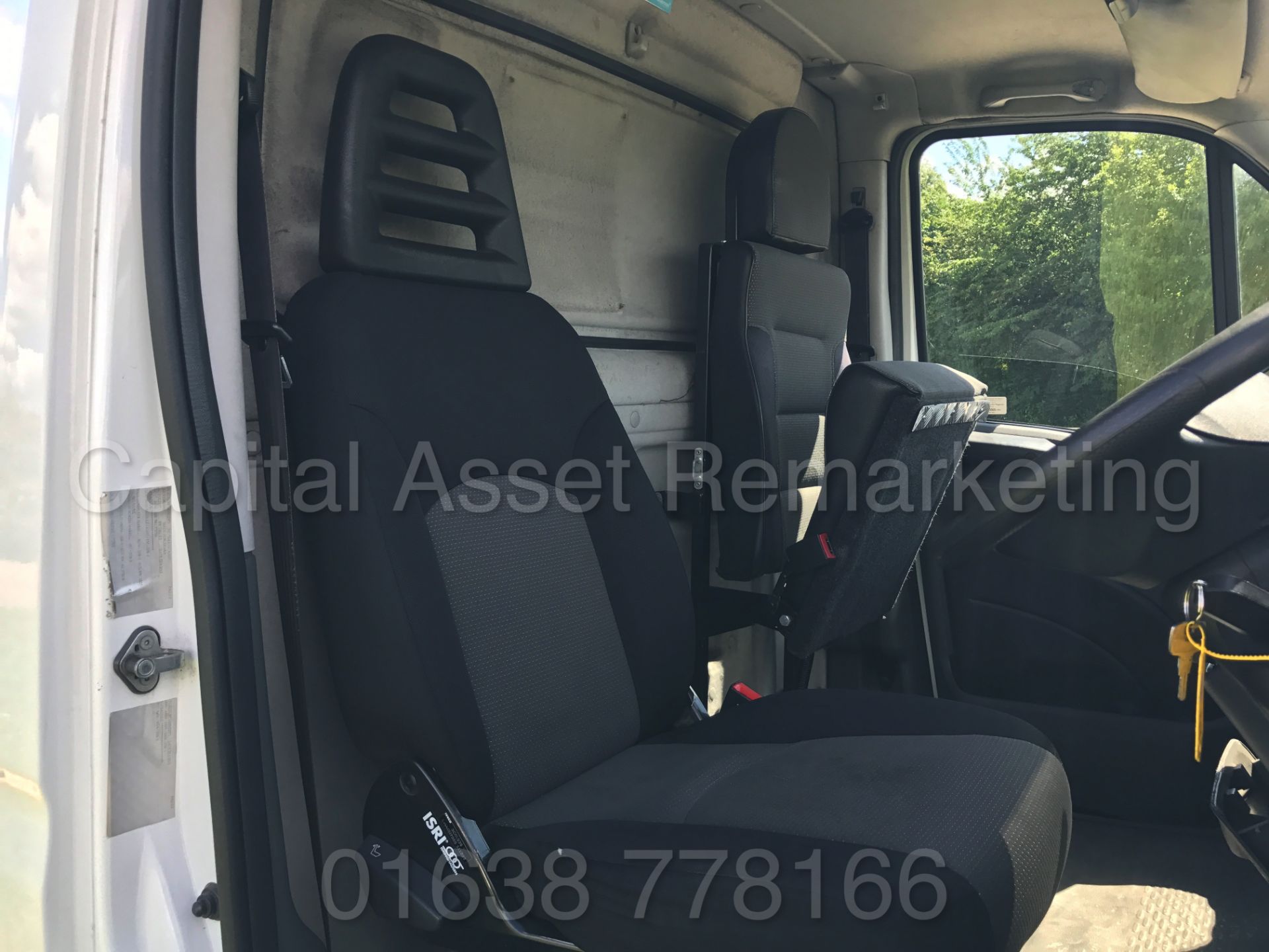 IVECO DAILY 35S11 'LWB - CHASSIS CAB' (2013 MODEL) '2.3 DIESEL - 110 BHP - 6 SPEED' - Image 14 of 19