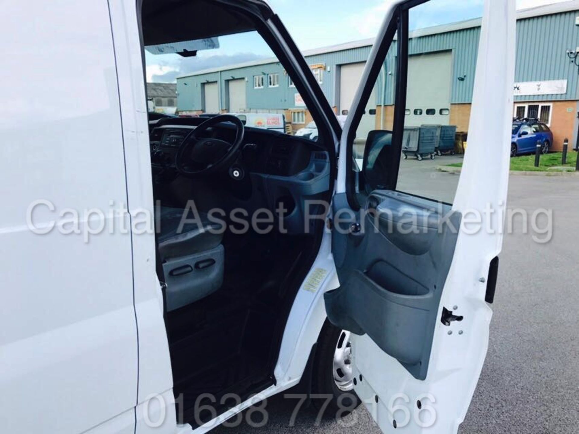 FORD TRANSIT 100 T350L RWD 'LWB HI-ROOF' (2014 MODEL) '2.2 TDCI - 100 PS - 6 SPEED' - Image 14 of 19