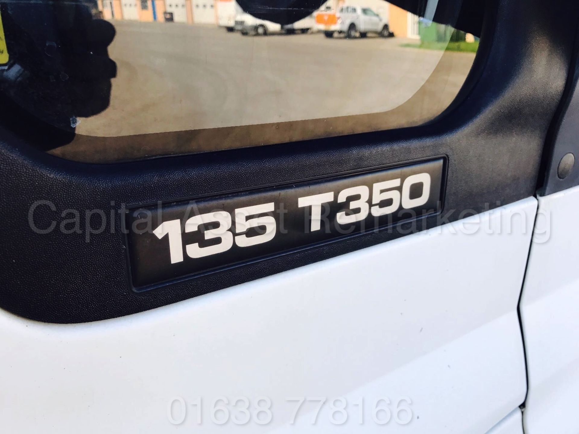 FORD TRANSIT 135 T350 'LWB - LUTON / BOX VAN' (2005 - 05 REG) '2.4 TDCI - 135 PS - 6 SPEED' 3500 KG - Image 9 of 19