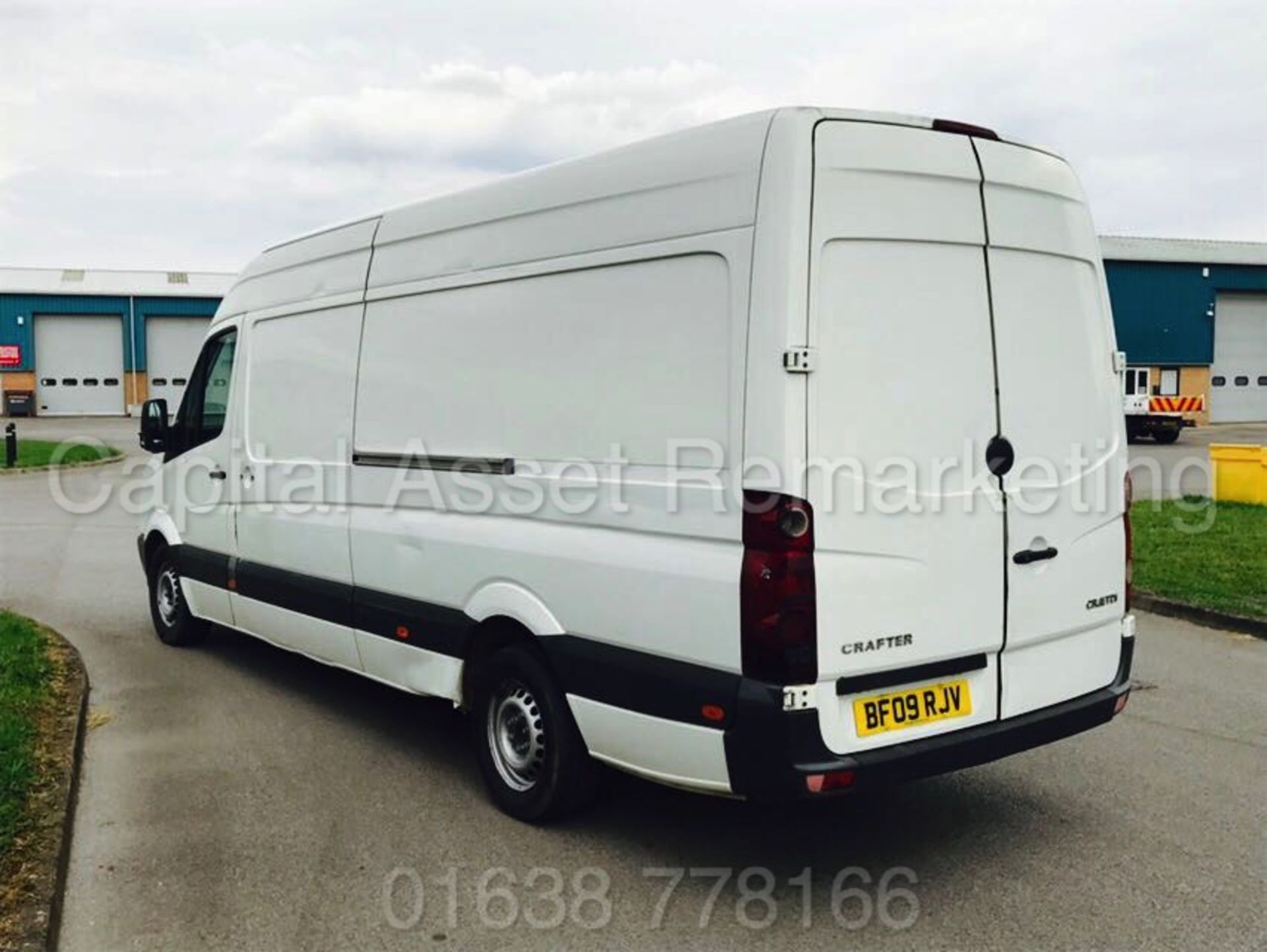 VOLKSWAGEN CRAFTER CR35 'LWB HI-ROOF' (2009) **FRIDGE / FREEZER VAN** '2.5 TDI - 109 BHP- 6 SPEED' - Image 5 of 16