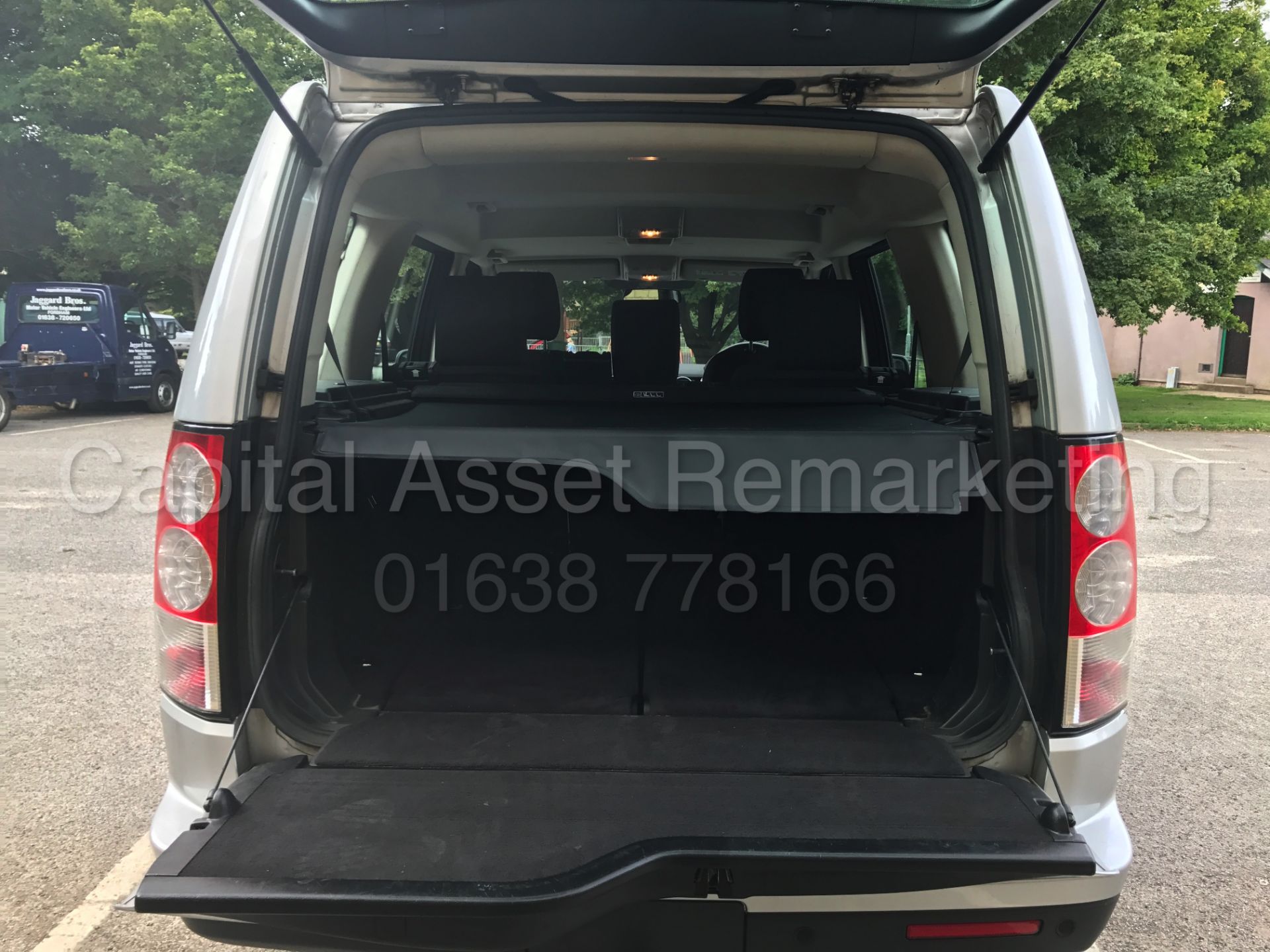 (On Sale) LAND ROVER DISCOVERY 4 (2012) '3.0 SDV6 - 8 SPEED AUTO - 7 SEATER' **HUGE SPEC** (1 OWNER) - Image 20 of 33