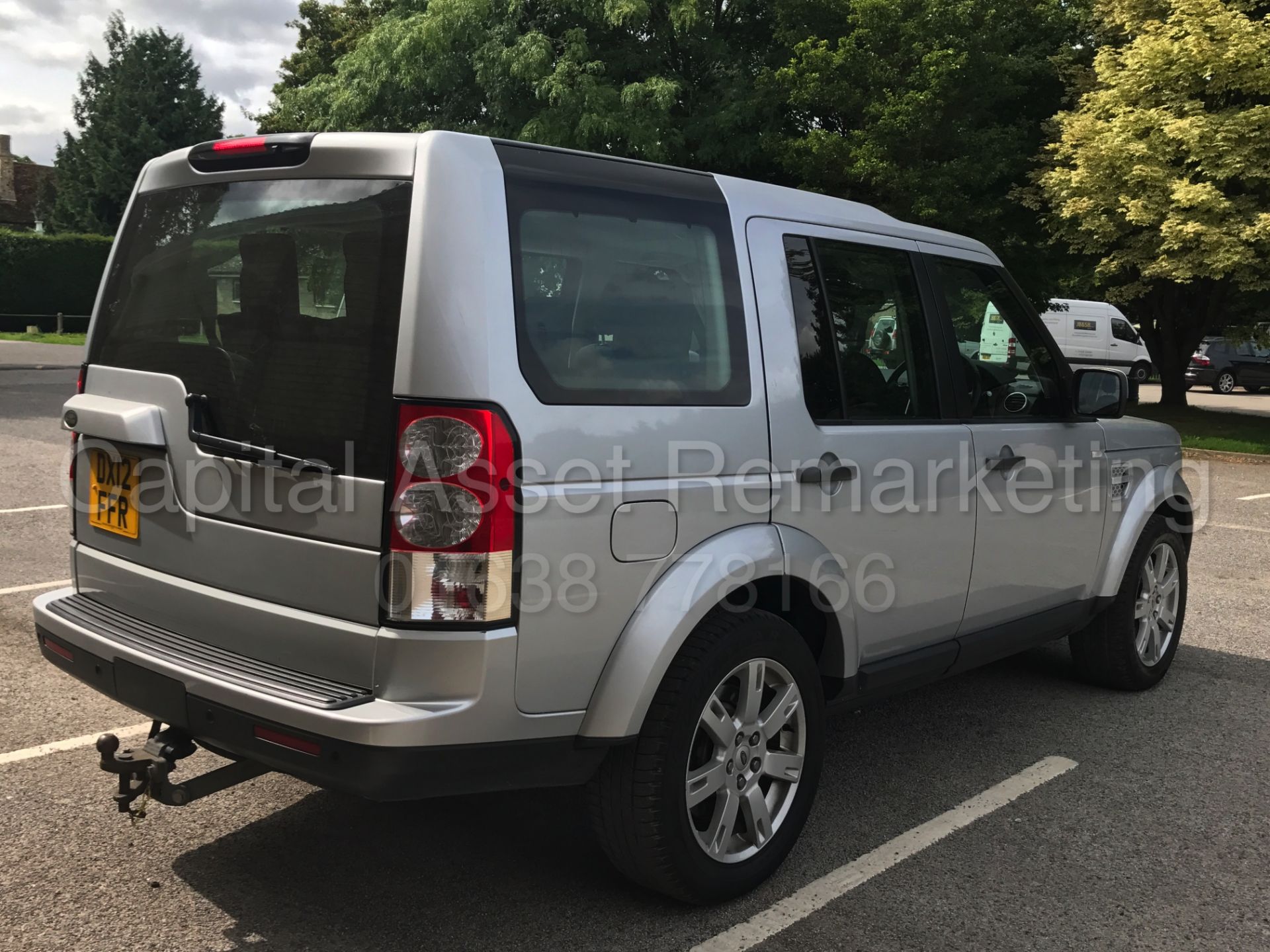 (On Sale) LAND ROVER DISCOVERY 4 (2012) '3.0 SDV6 - 8 SPEED AUTO - 7 SEATER' **HUGE SPEC** (1 OWNER) - Image 9 of 33