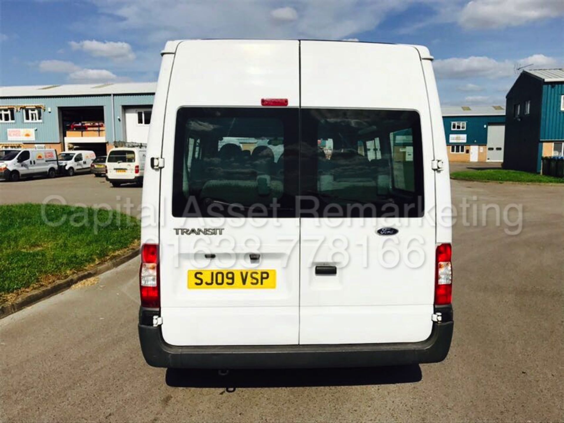 FORD TRANSIT 110 T300 'MWB - 9 SEATER BUS' (2009 - 09 REG) '2.2 TDCI - 110 BHP - 5 SPEED -ELEC PACK' - Image 4 of 23