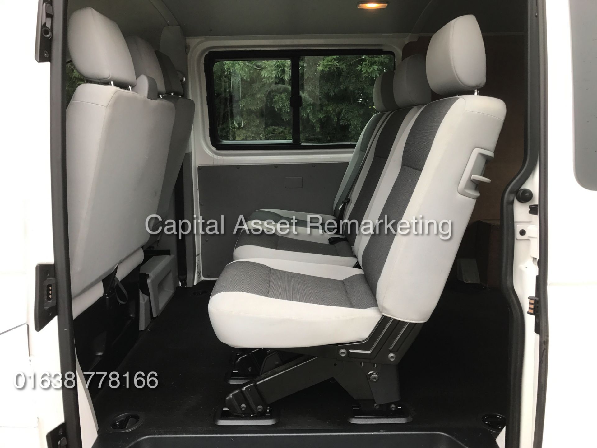 VOLKSWAGEN TRANSPORTER 2.0TDI LWB T32 "6 SEATER" DUEL LINER / COMBI VAN (2015 MODEL - NEW SHAPE) - Image 18 of 23