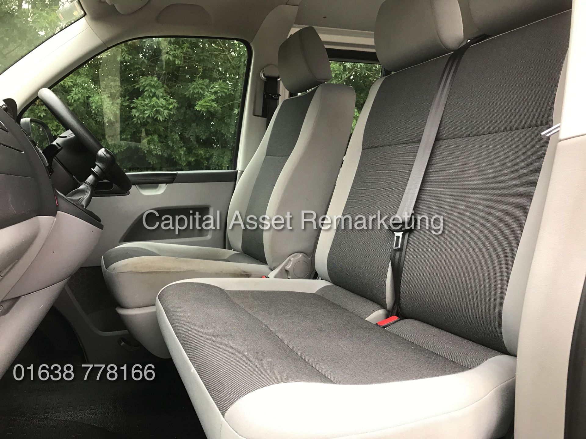 VOLKSWAGEN TRANSPORTER 2.0TDI LWB T32 "6 SEATER" DUEL LINER / COMBI VAN (2015 MODEL - NEW SHAPE) - Image 17 of 23