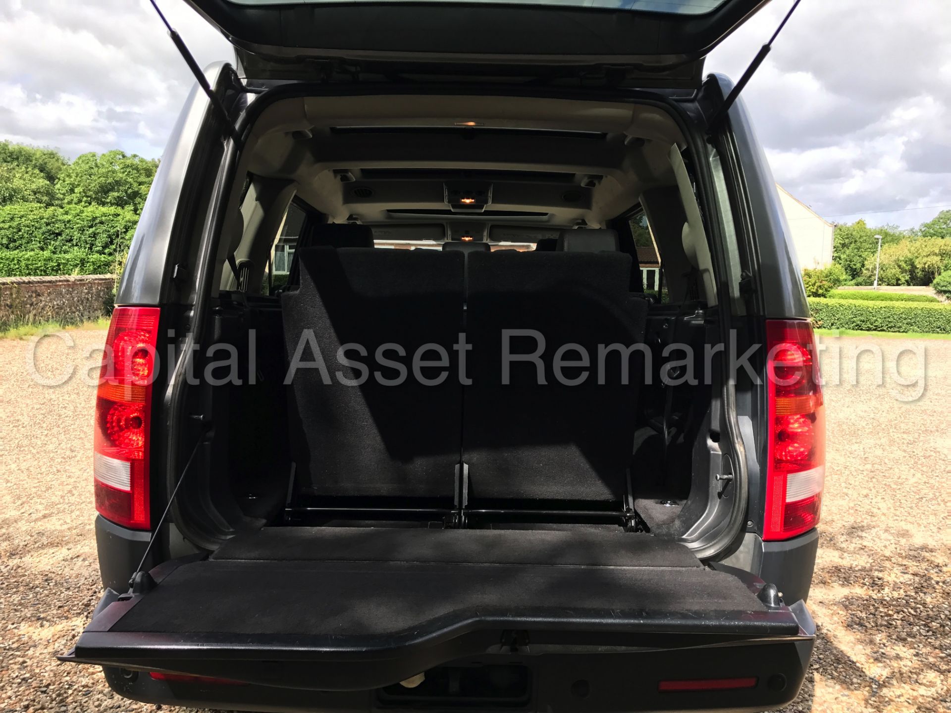 LAND ROVER DISCOVERY 3 'HSE' (2007) 'TDV6 - AUTO - LEATHER - SAT NAV - 7 SEATER' **MASSIVE SPEC** - Image 18 of 34