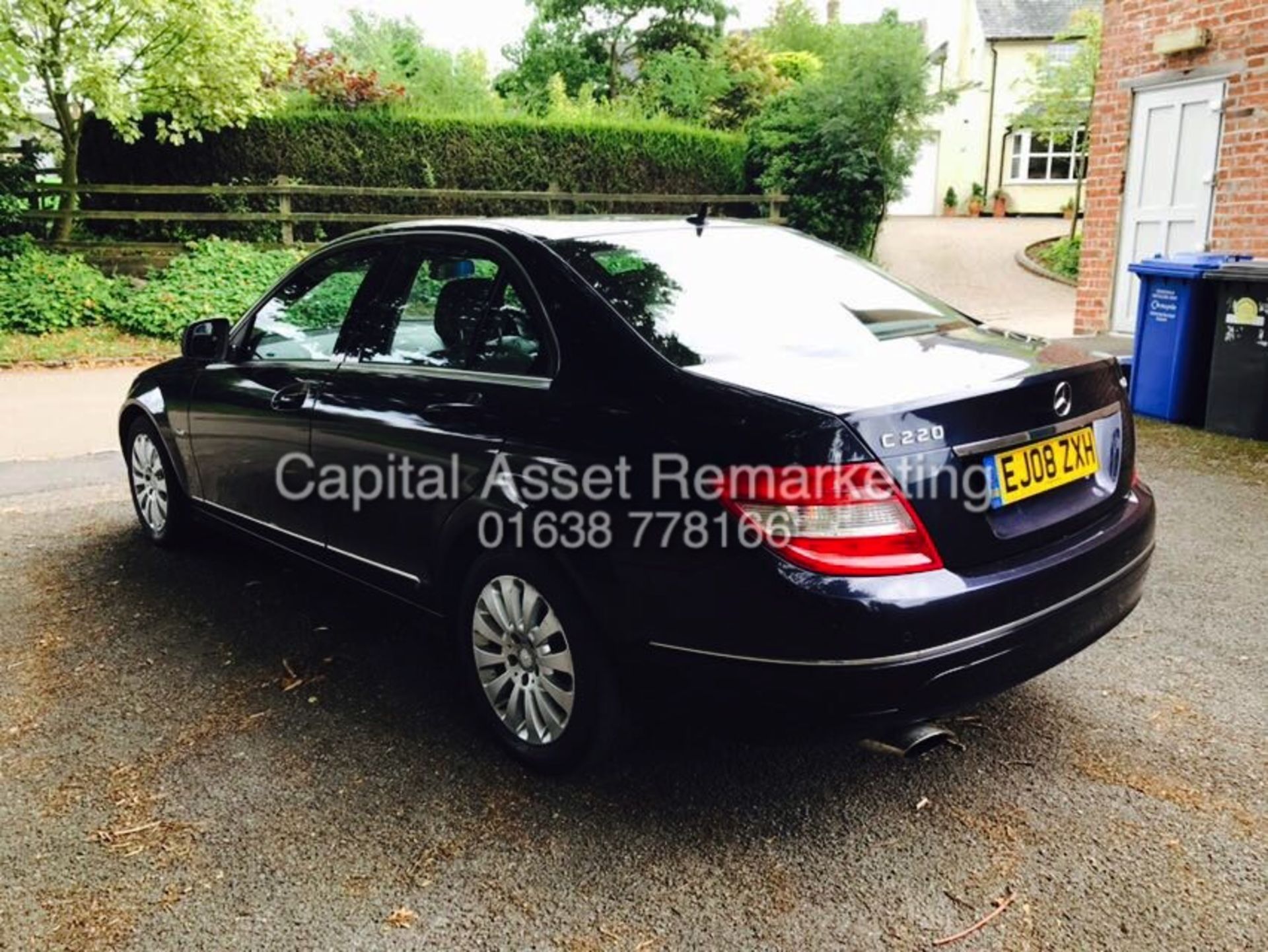 MERCEDES C220CDI "ELEGANCE" AUTO TIP (08 REG) LOW MILEAGE FSH - LEATHER -ELEC EVERYTHING -NO VAT !!! - Image 6 of 17