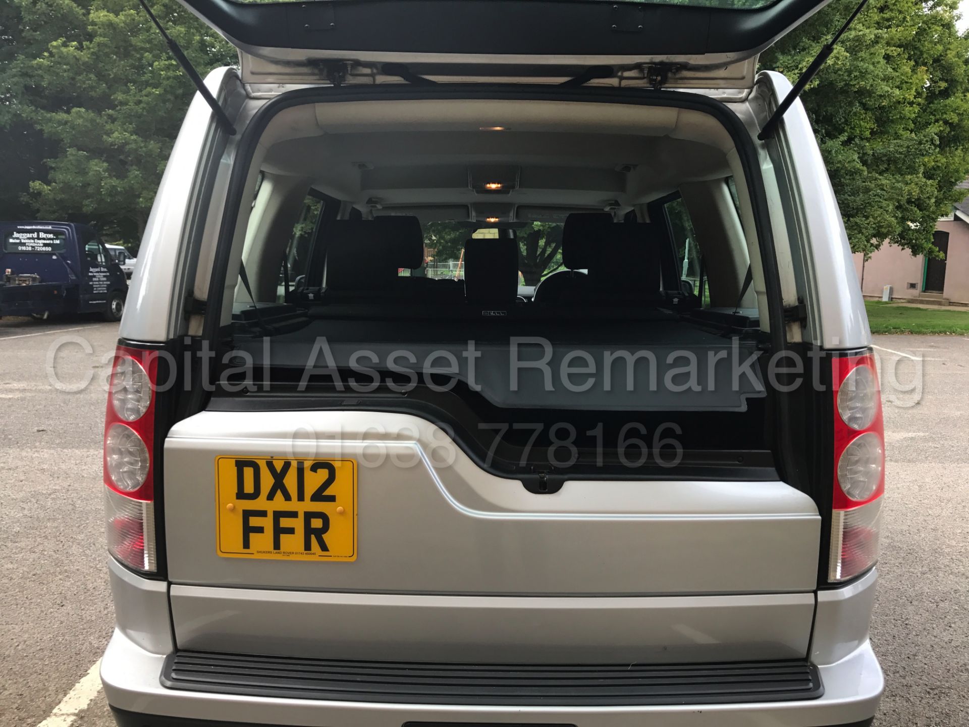 (On Sale) LAND ROVER DISCOVERY 4 (2012) '3.0 SDV6 - 8 SPEED AUTO - 7 SEATER' **HUGE SPEC** (1 OWNER) - Image 18 of 33
