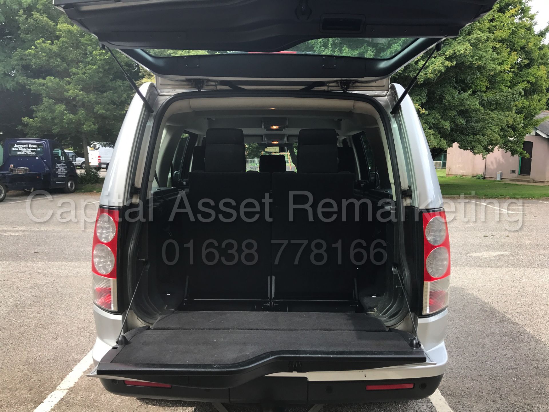 (On Sale) LAND ROVER DISCOVERY 4 (2012) '3.0 SDV6 - 8 SPEED AUTO - 7 SEATER' **HUGE SPEC** (1 OWNER) - Image 19 of 33