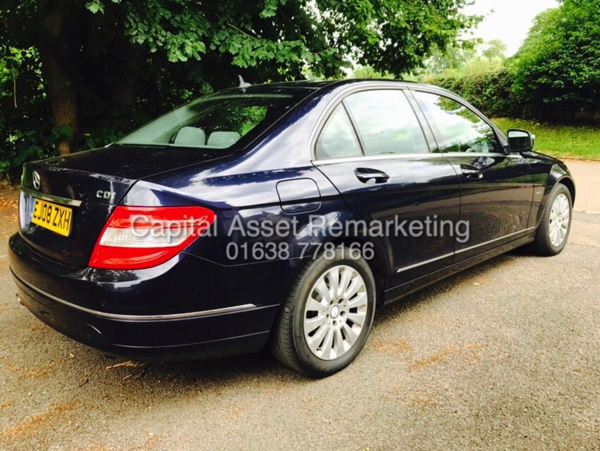 MERCEDES C220CDI "ELEGANCE" AUTO TIP (08 REG) LOW MILEAGE FSH - LEATHER -ELEC EVERYTHING -NO VAT !!! - Image 8 of 17