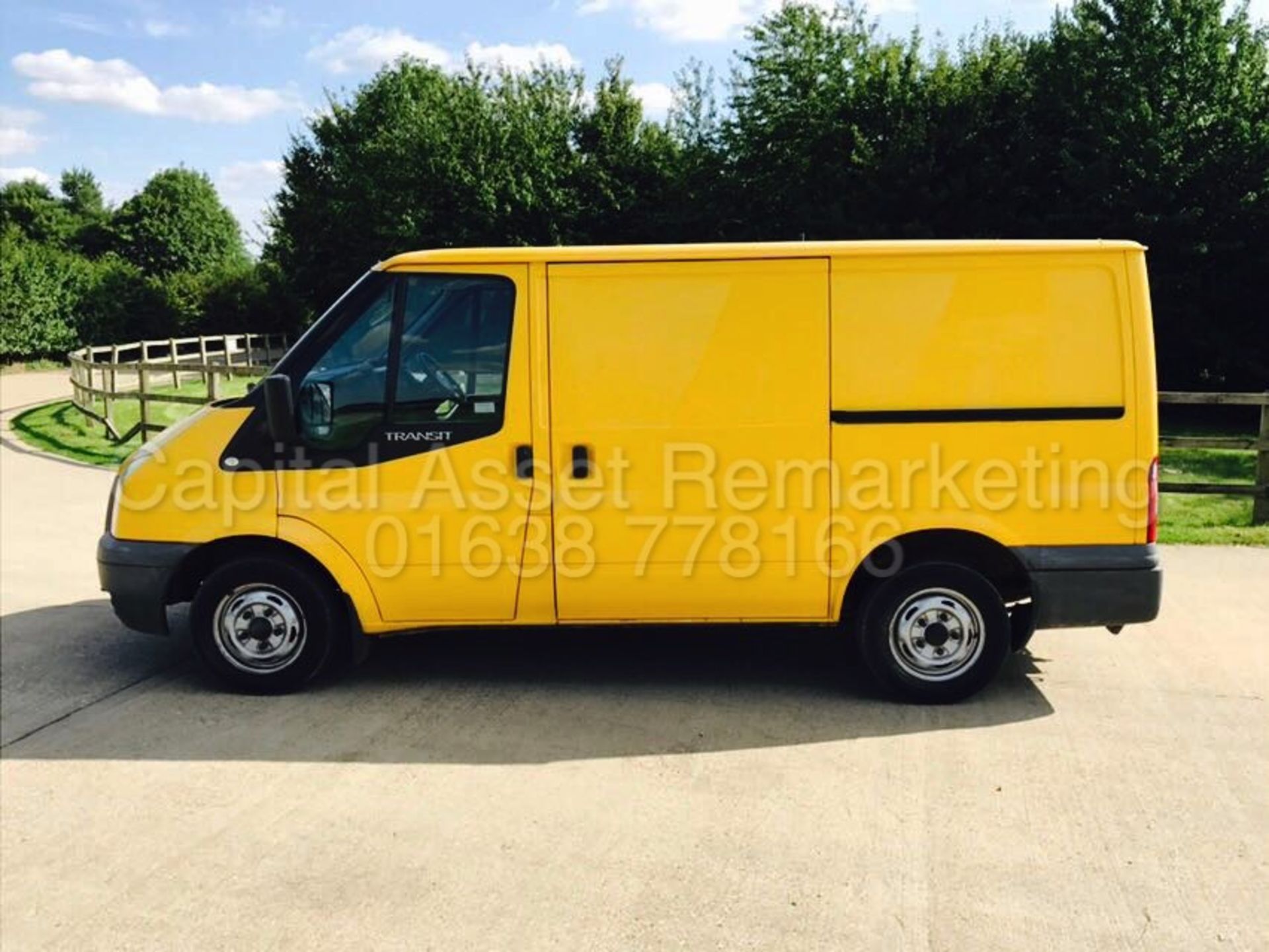 FORD TRANSIT 115 T300S FWD 'SWB' (2011 MODEL) '2.2 TDCI - 115 PS - 6 SPEED' **AIR CON** (FULL MOT) - Image 2 of 19