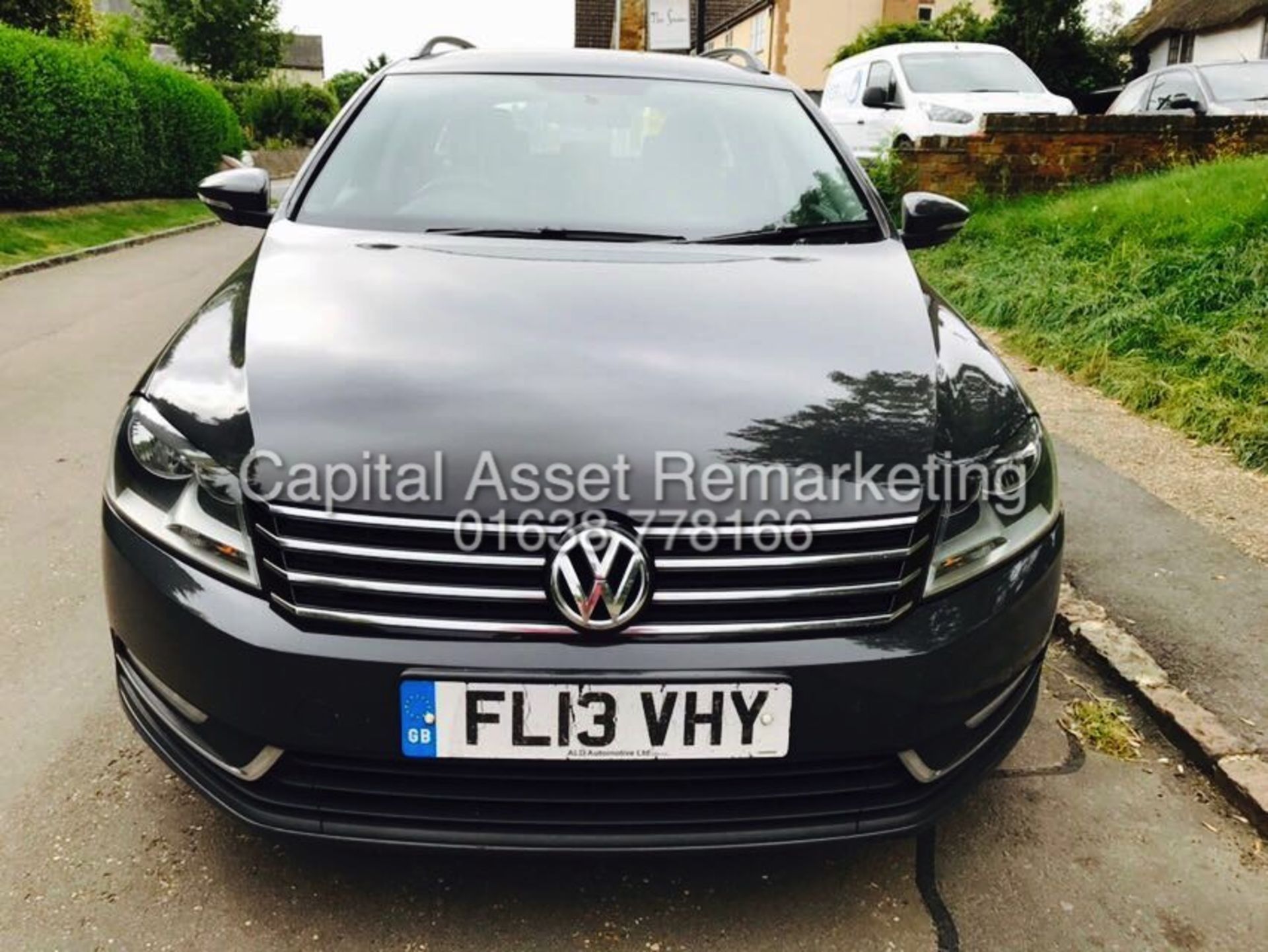 VOLKSWAGEN PASSAT TDI "BLUEMOTION" TECH ESTATE - 13 REG - NEW SHAPE - FSH - 1 OWNER AIR CON - BLACK! - Image 3 of 16