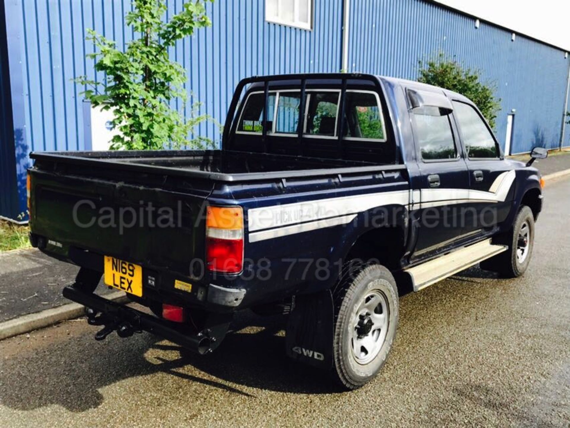TOYOTA HILUX 'DOUBLE CAB' PICK-UP (1996 - N REG) 'DIESEL - 5 SPEED MANUAL' **AIR CON** (NO VAT) - Image 7 of 15