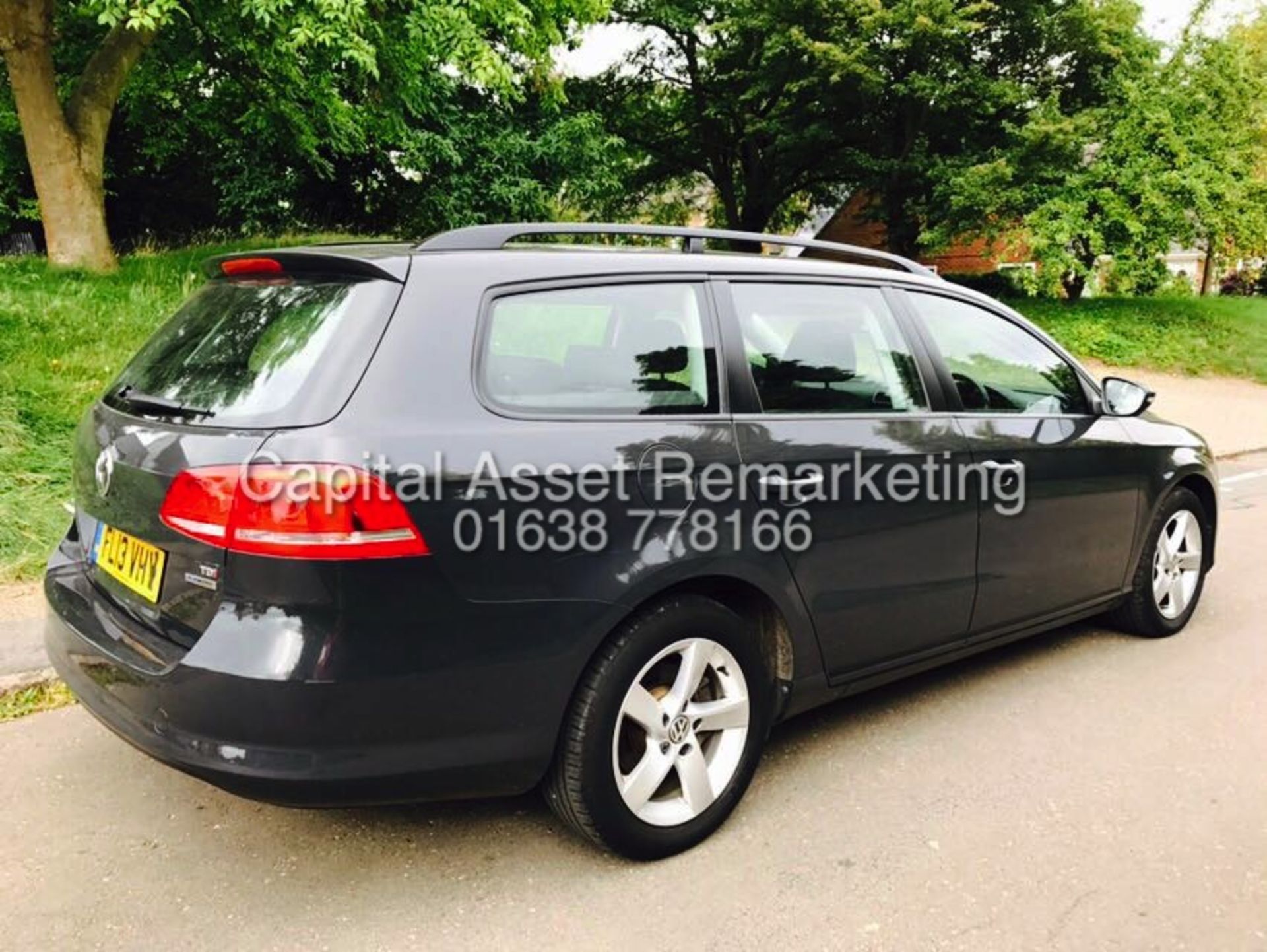 VOLKSWAGEN PASSAT TDI "BLUEMOTION" TECH ESTATE - 13 REG - NEW SHAPE - FSH - 1 OWNER AIR CON - BLACK! - Image 2 of 16