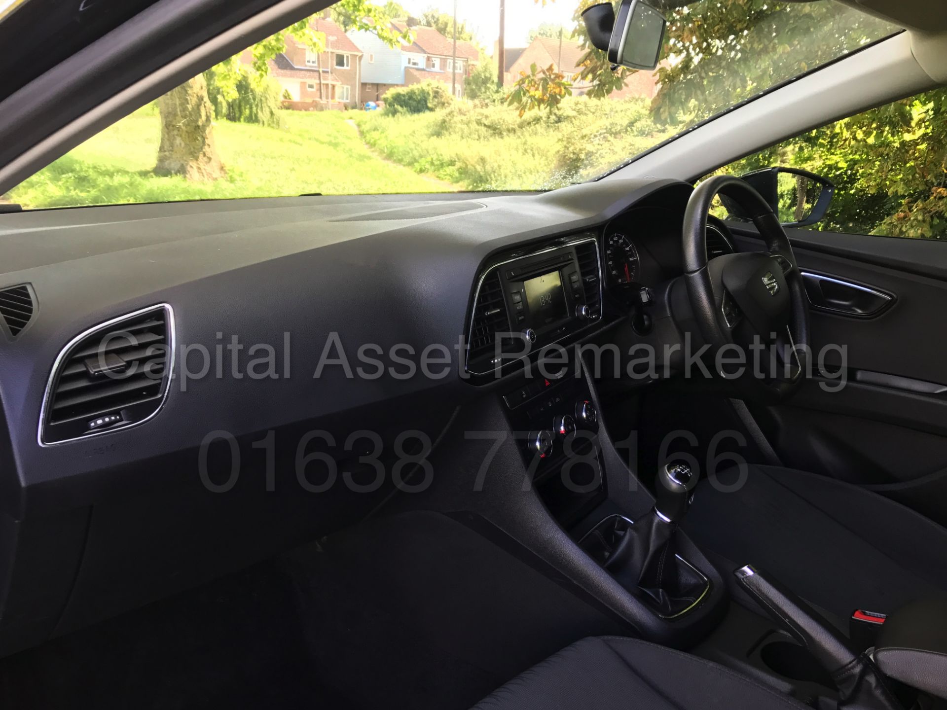 SEAT LEON1.6TDI "SE-BLACK" 5 DOOR HATCHBACK (14 REG) 1 OWNER / SERVICE HISTORY - AIR CON - CRUISE - Image 12 of 26