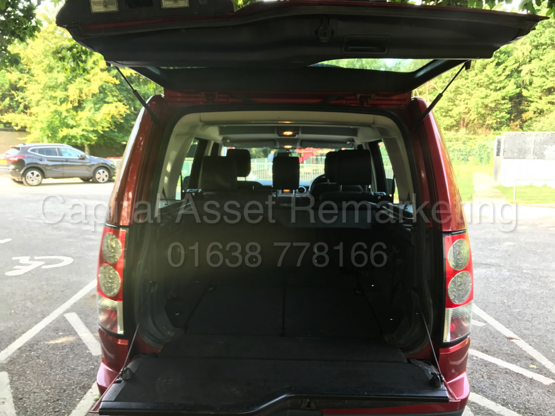 (On Sale) LAND ROVER DISCOVERY 4 (2011 MODEL) '3.0 SDV6 - 245 BHP - AUTO TIP TRONIC - 7 SEATER' - Image 17 of 30