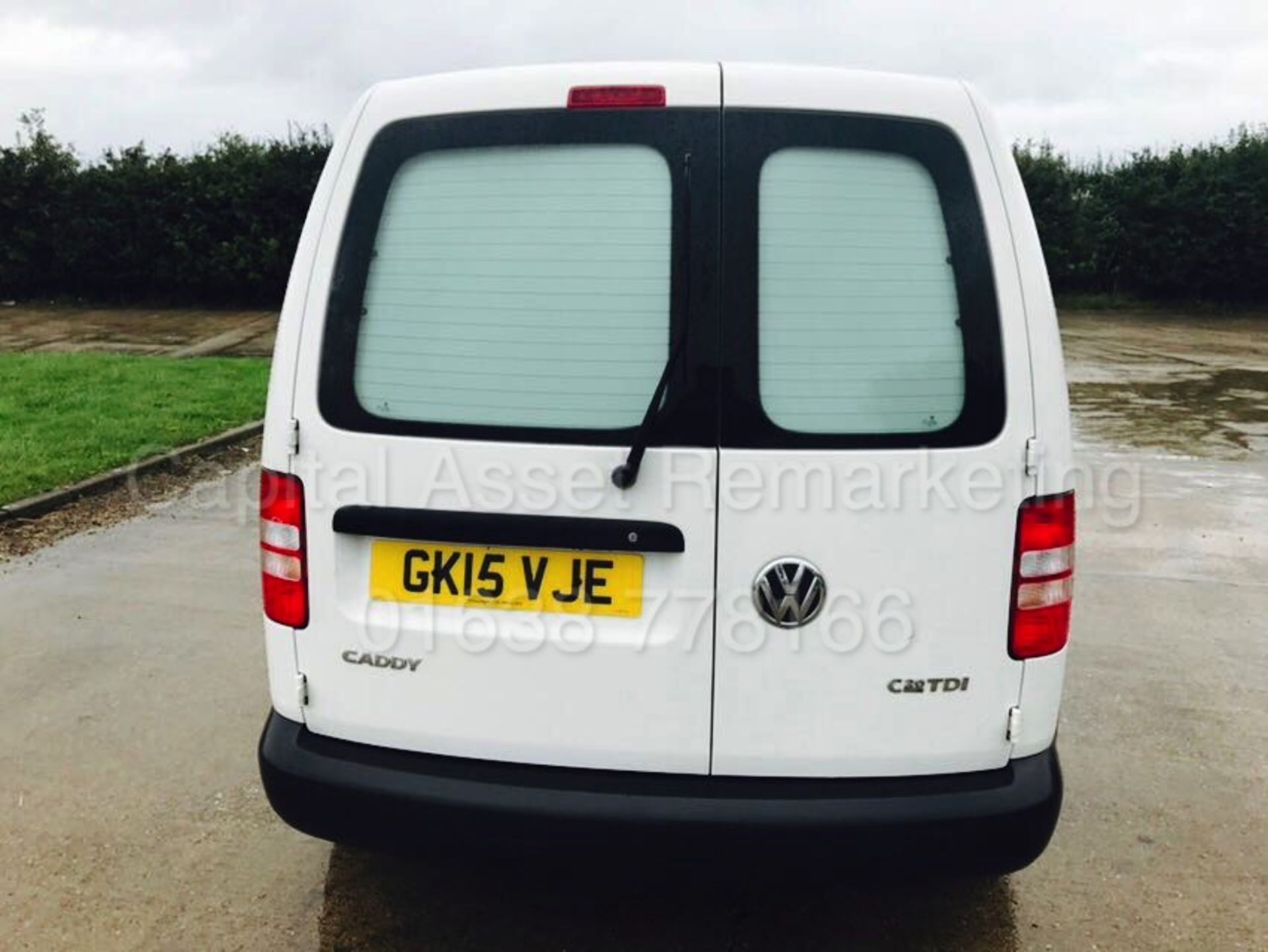 VOLKSWAGEN CADDY C20 (2015 - 15 REG) '1.6 TDI - 5 SPEED' (1 OWNER - FULL SERVICE HISTORY) **50 MPG** - Image 4 of 17