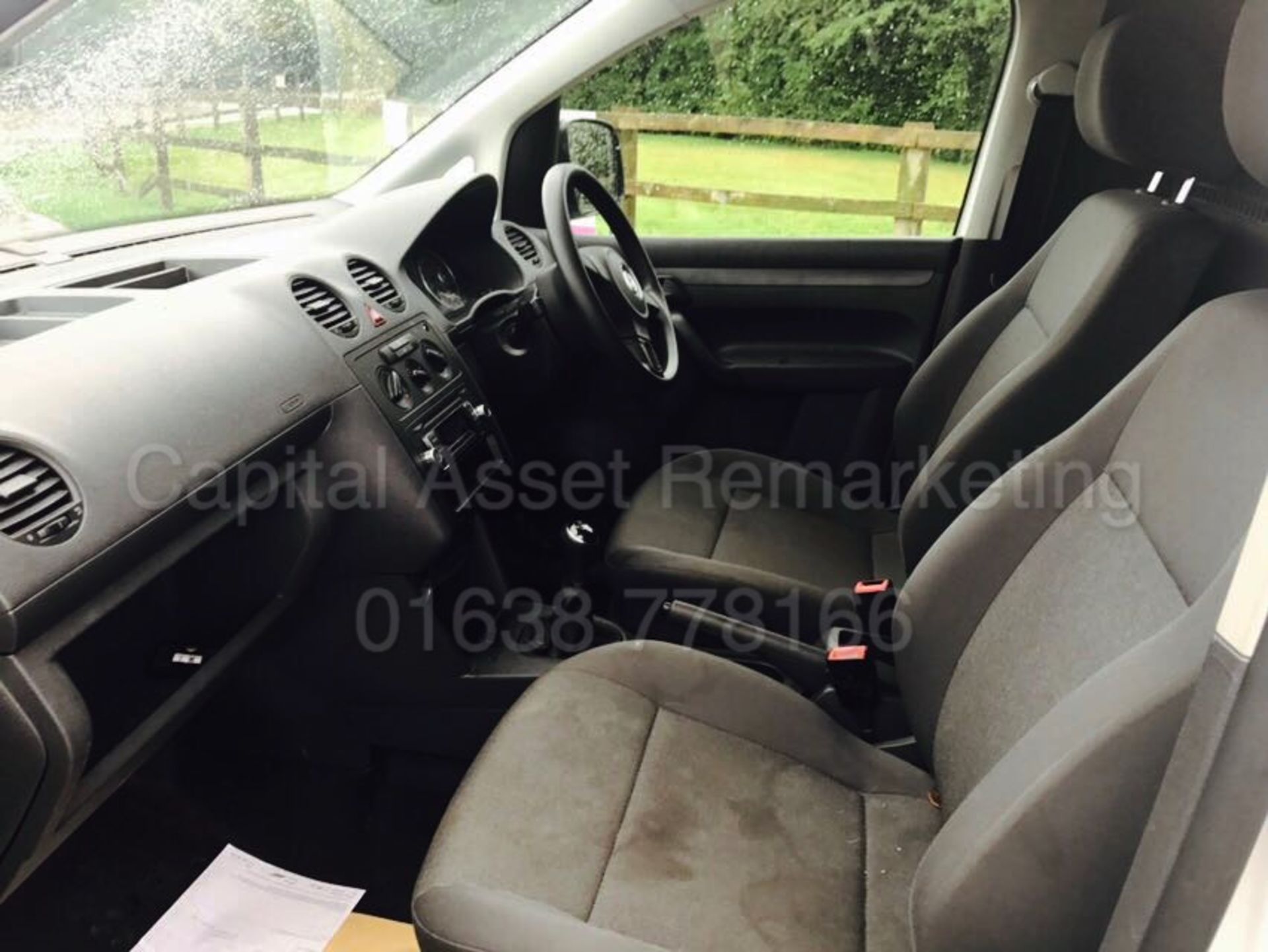 VOLKSWAGEN CADDY C20 (2015 - 15 REG) '1.6 TDI - 5 SPEED' (1 OWNER - FULL SERVICE HISTORY) **50 MPG** - Image 9 of 17